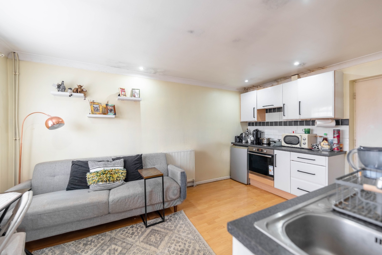 1 bed flat for sale in Windsor Gardens, Cambridgeshire  - Property Image 2