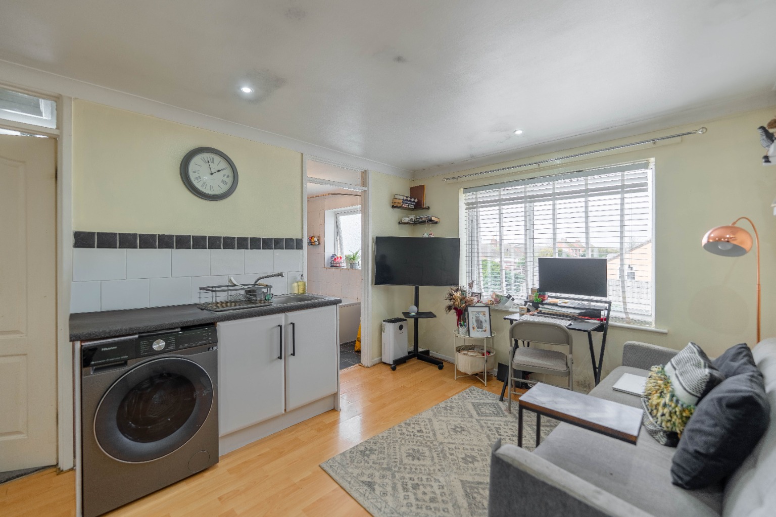 1 bed flat for sale in Windsor Gardens, Cambridgeshire  - Property Image 4