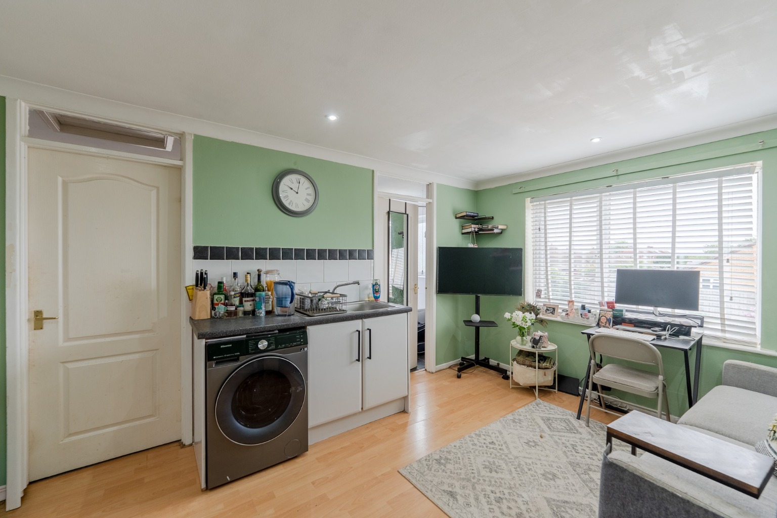 1 bed flat for sale in Windsor Gardens, Cambridgeshire  - Property Image 3