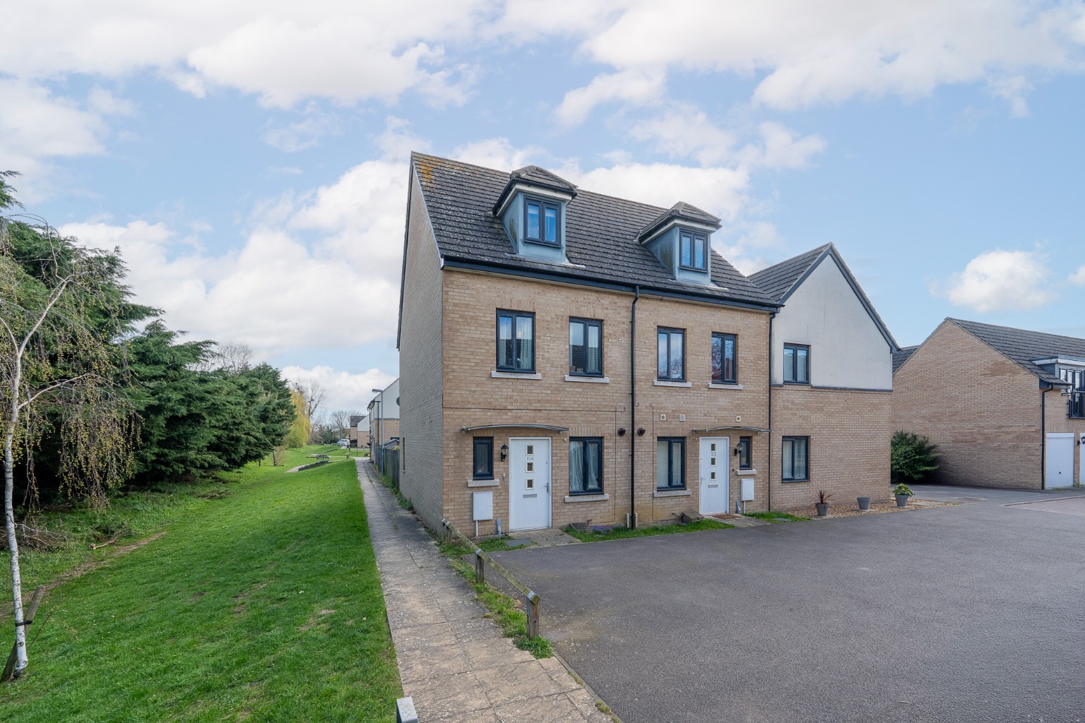 3 bed semi-detached house for sale in Dunnock Way, St. Ives  - Property Image 1