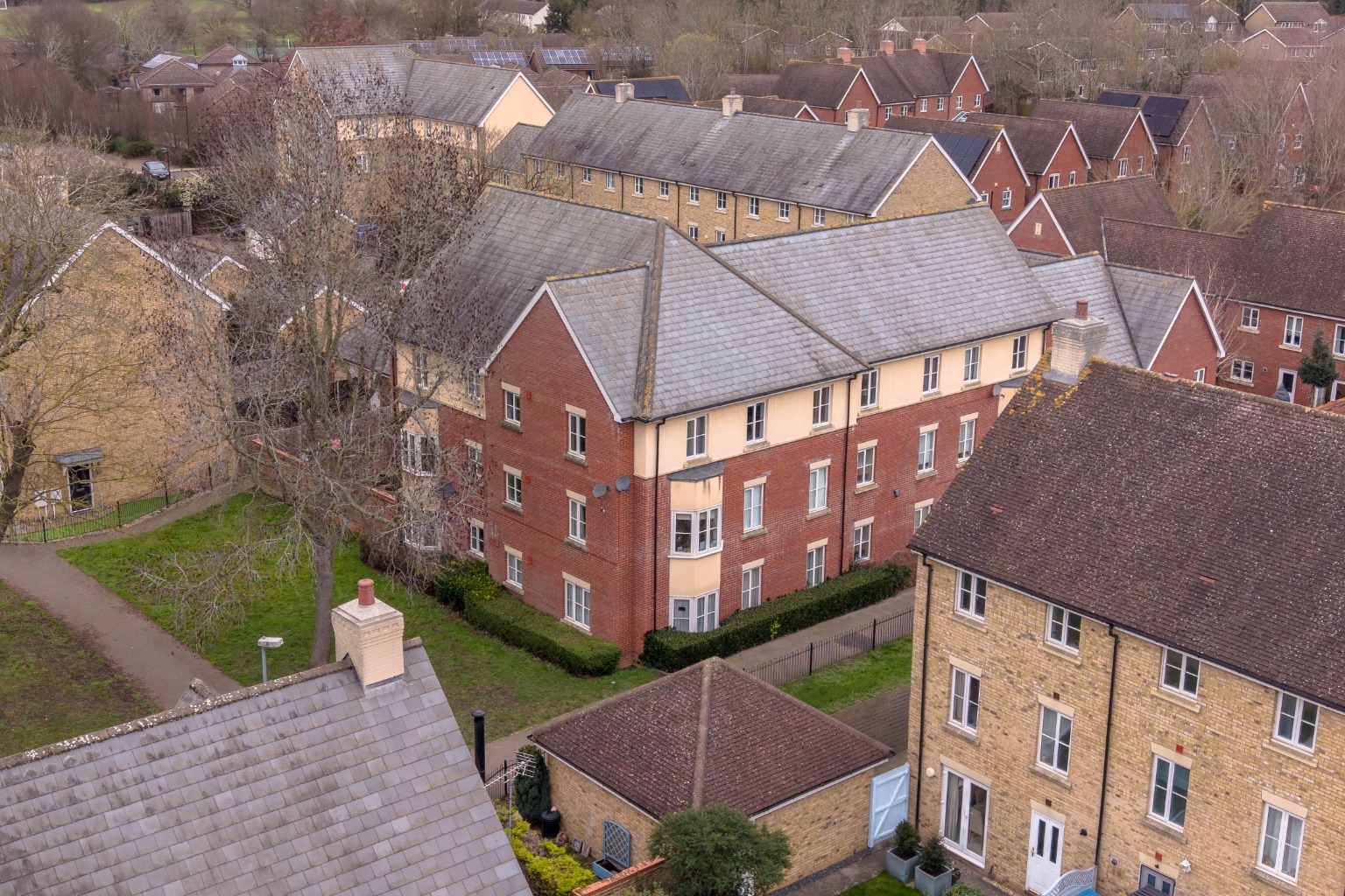 2 bed ground floor flat for sale in Jubilee Green, Cambridgeshire - Property Image 1