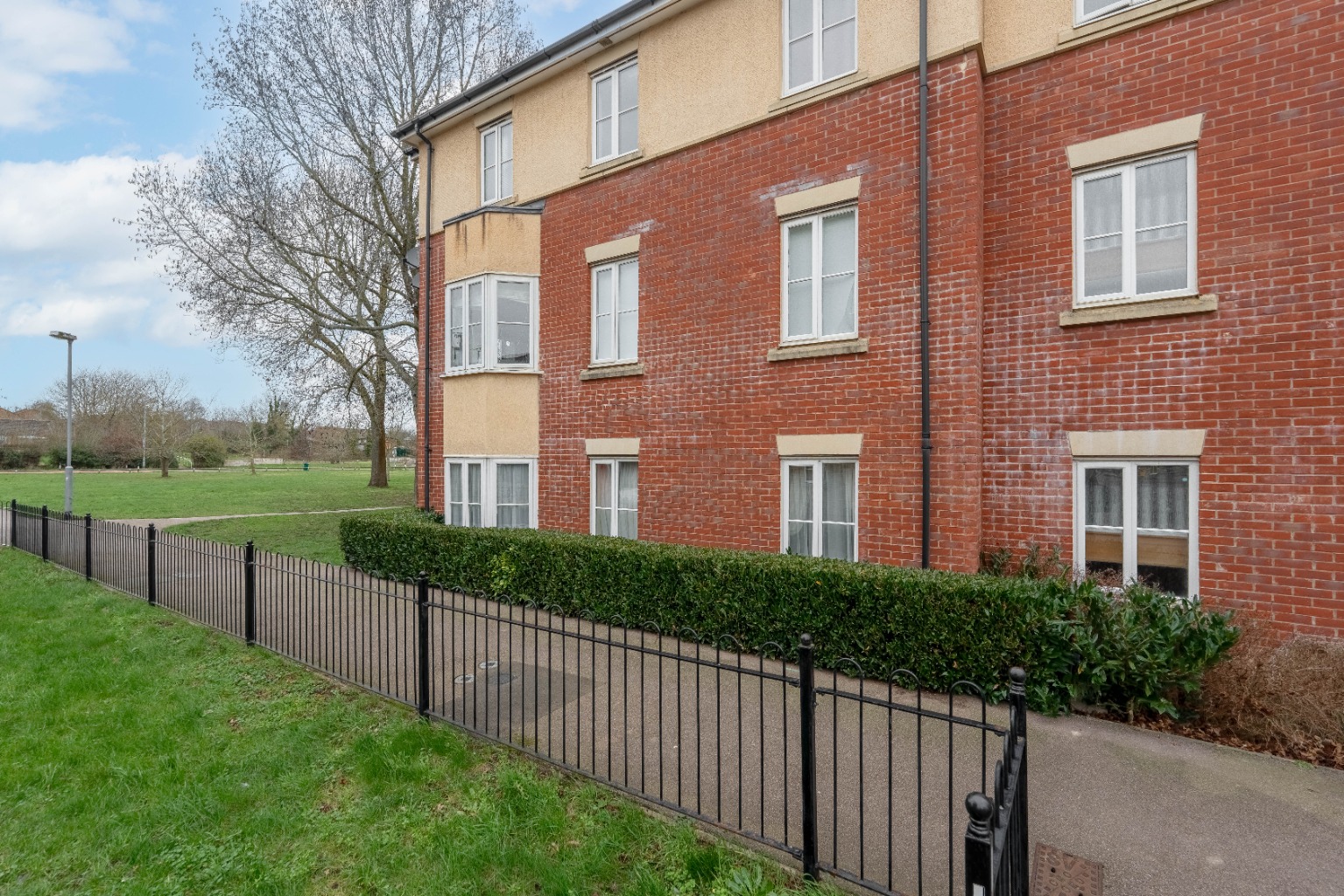 2 bed ground floor flat for sale in Jubilee Green, Cambridgeshire 8