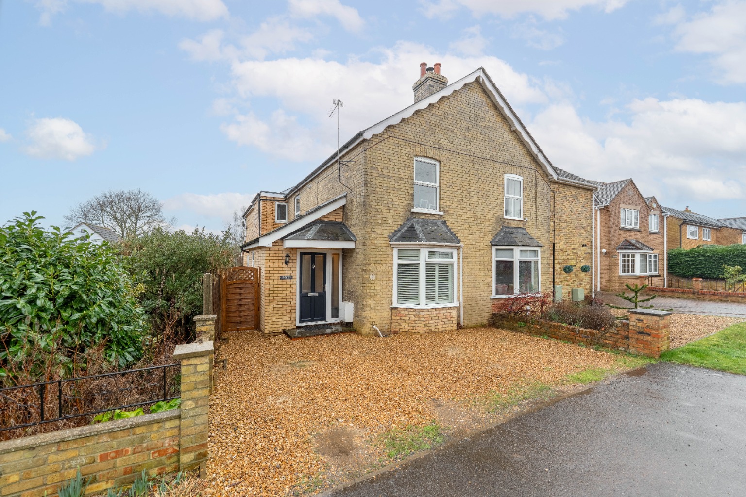 4 bed semi-detached house for sale in Earith Road, Huntingdon - Property Image 1