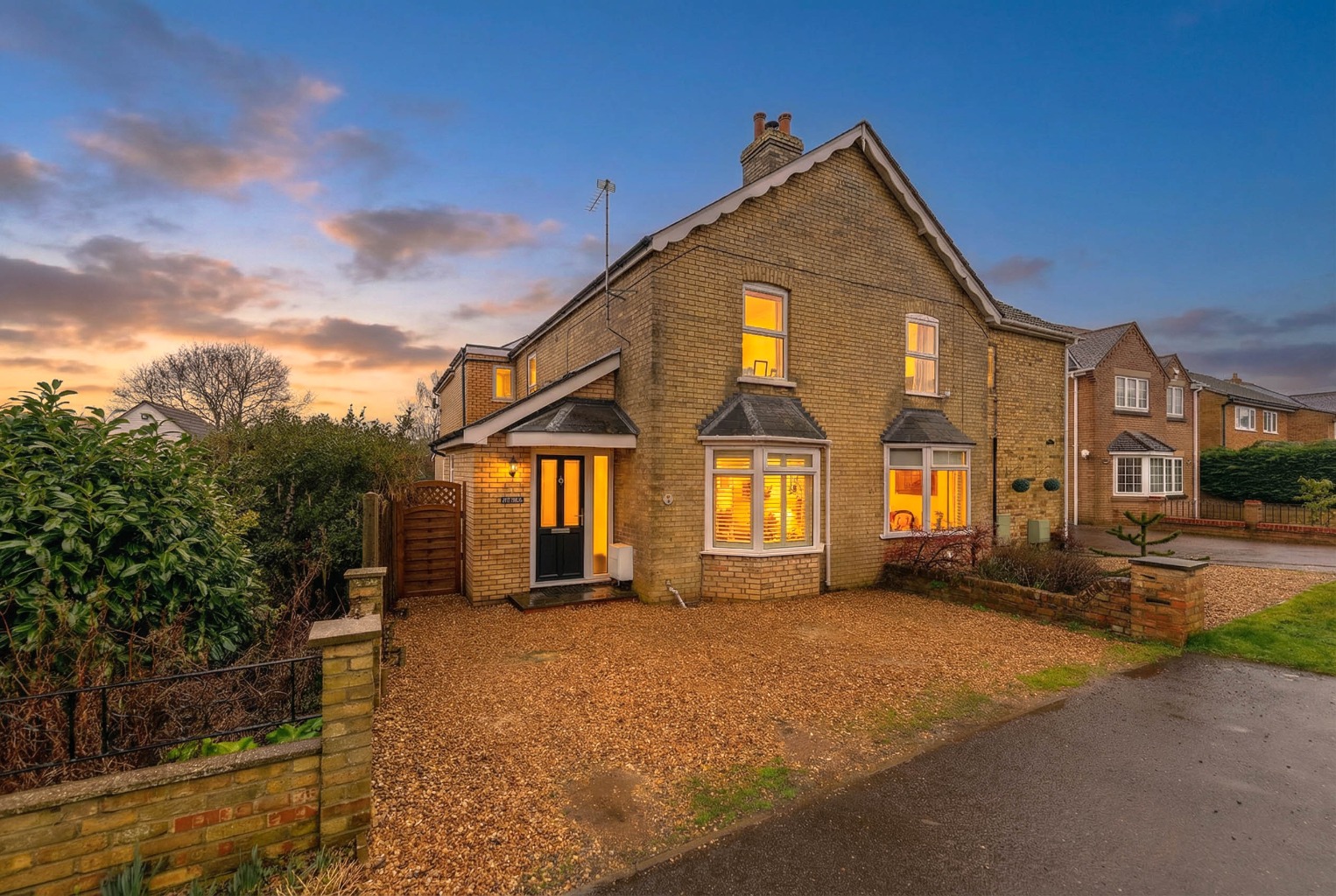 4 bed semi-detached house for sale in Earith Road, Huntingdon - Property Image 1