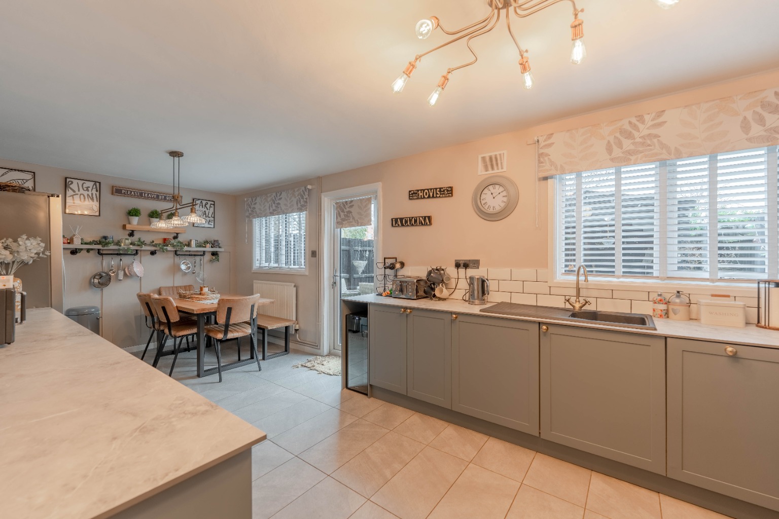 4 bed semi-detached house for sale in Flaxen Walk, Cambridgeshire  - Property Image 6