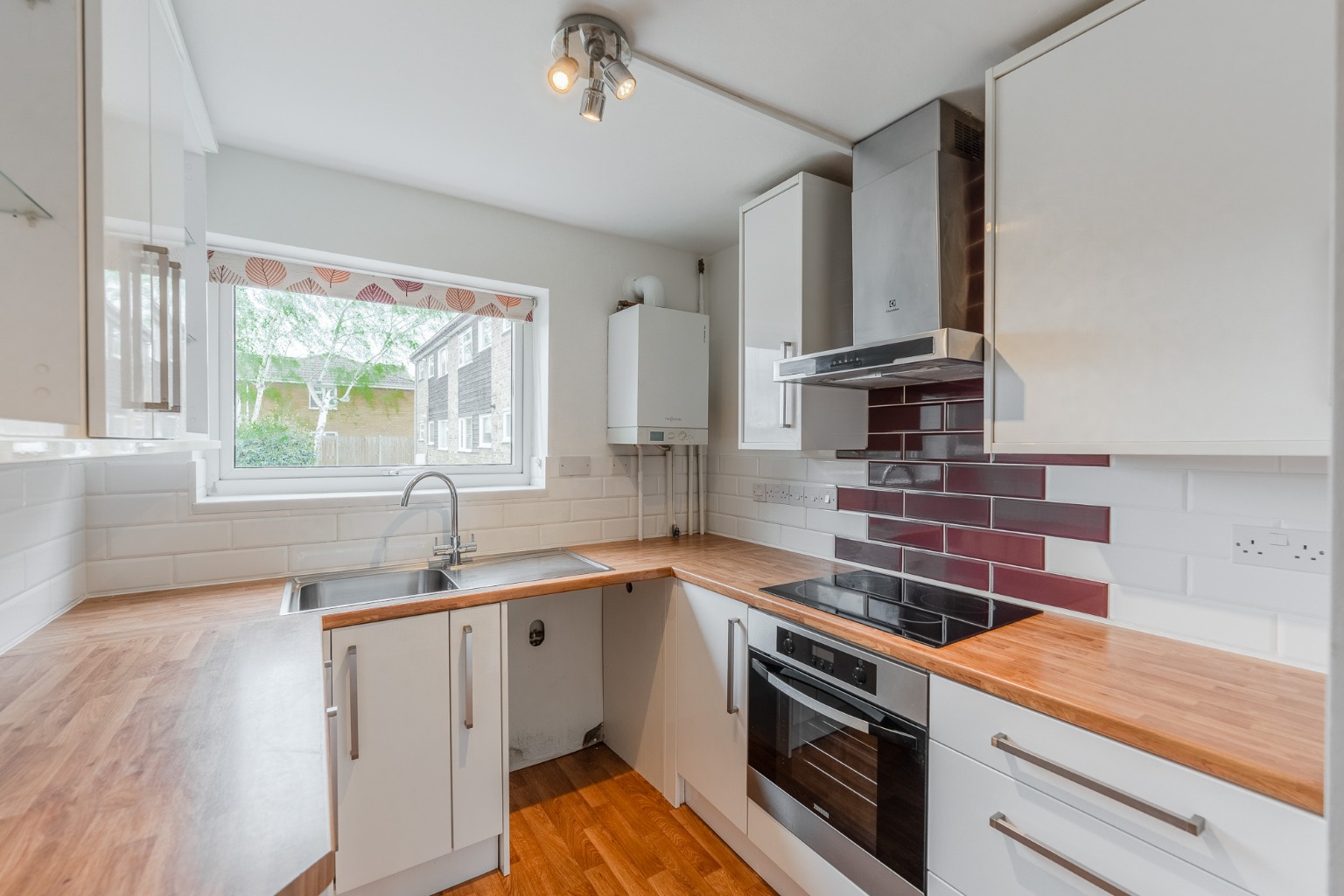 2 bed ground floor flat for sale in Warren Road, St. Ives 1