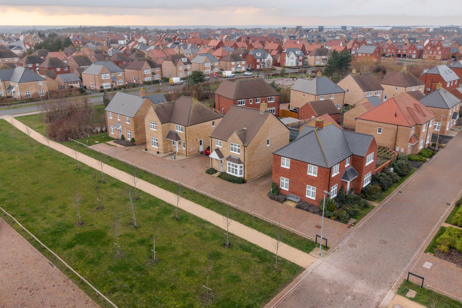 4 bed detached house for sale in Tiptoff Close, Cambridgeshire  - Property Image 14