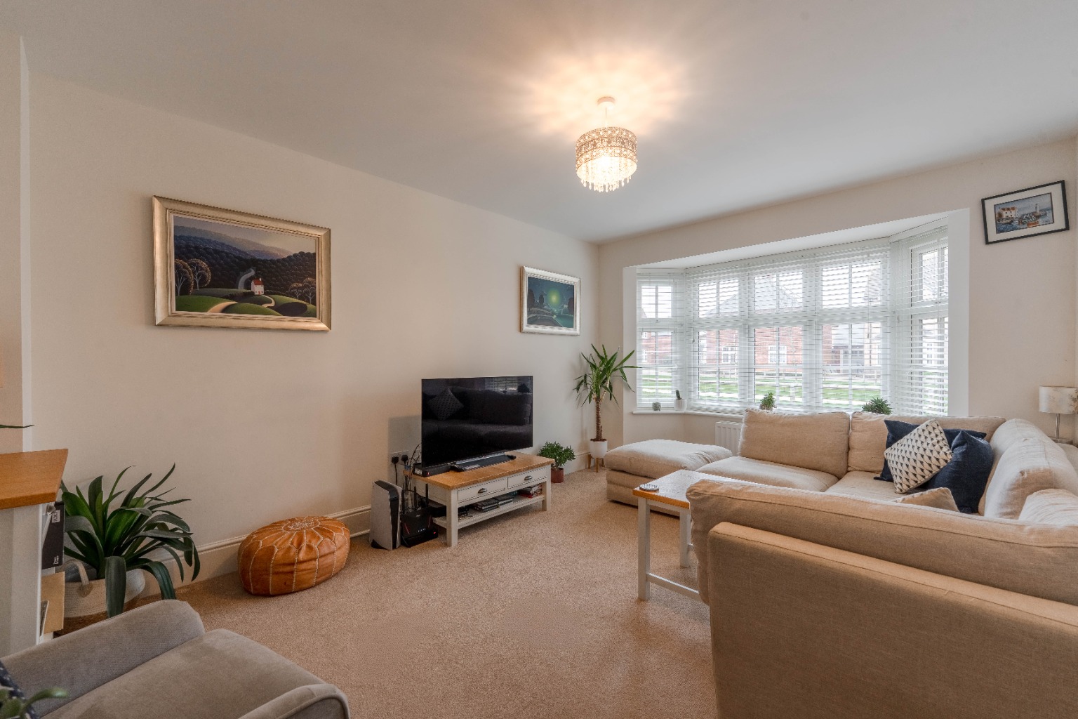 4 bed detached house for sale in Tiptoff Close, Cambridgeshire  - Property Image 3