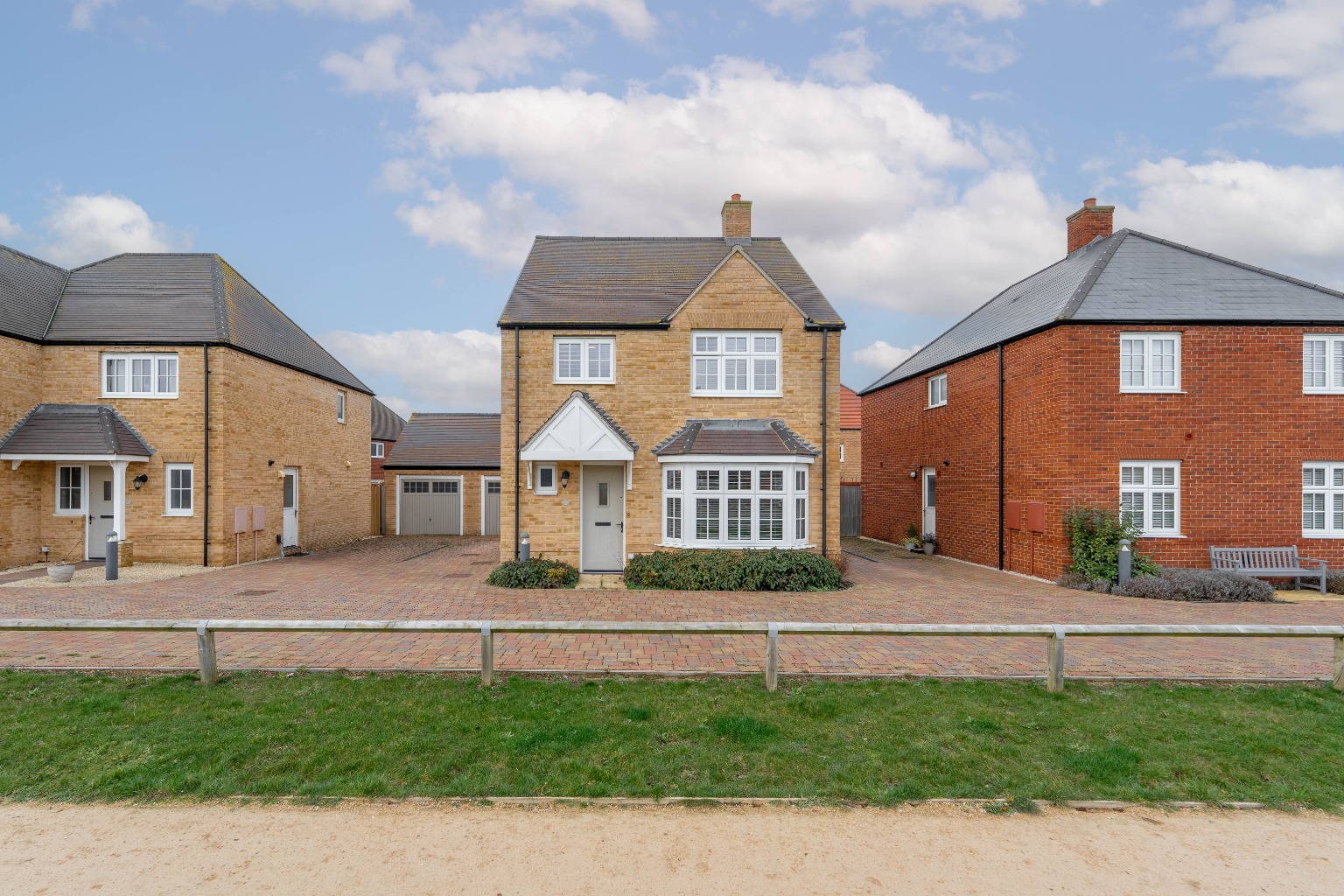 4 bed detached house for sale in Tiptoff Close, Cambridgeshire - Property Image 1