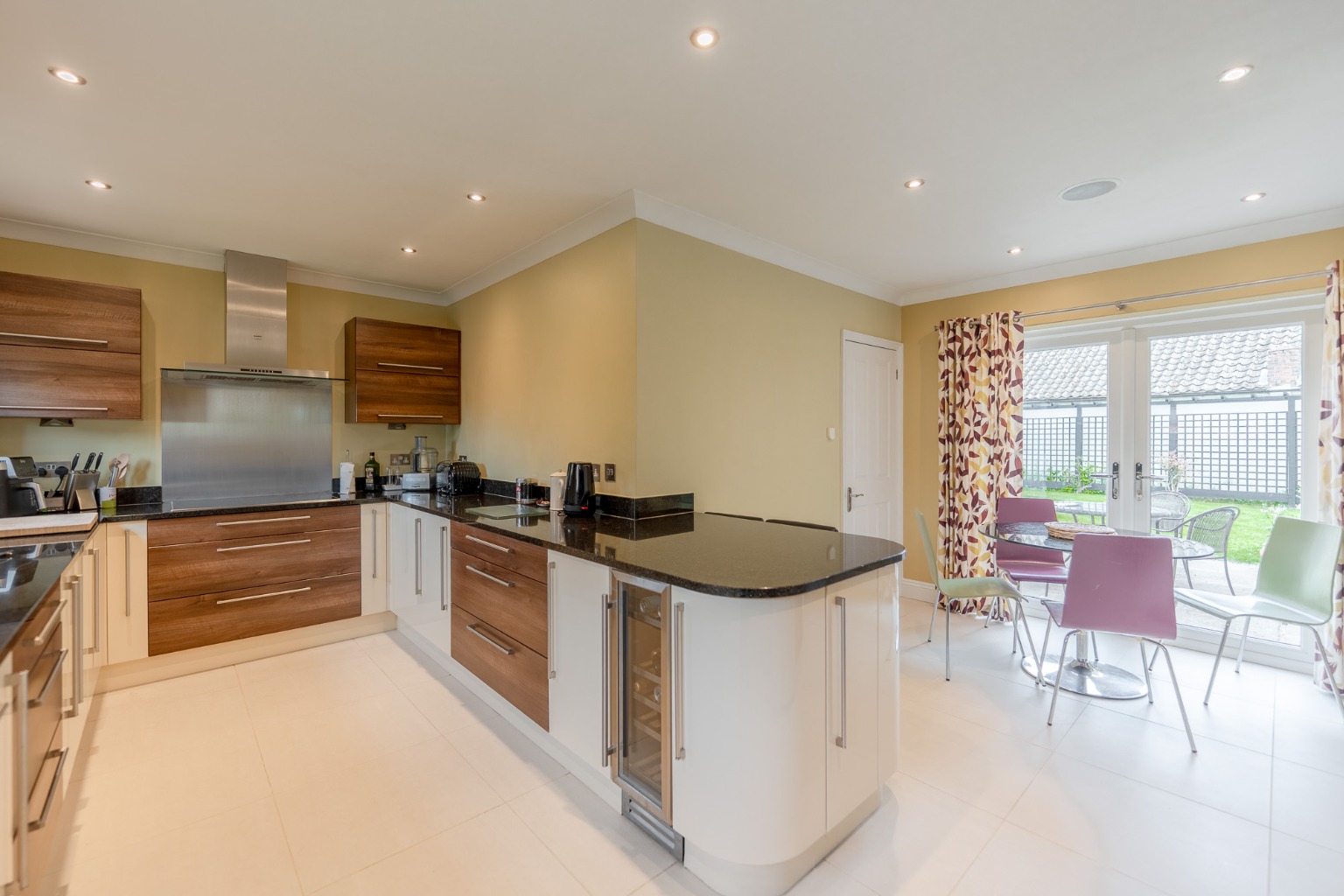 4 bed detached house for sale in South Street, Huntingdon 2