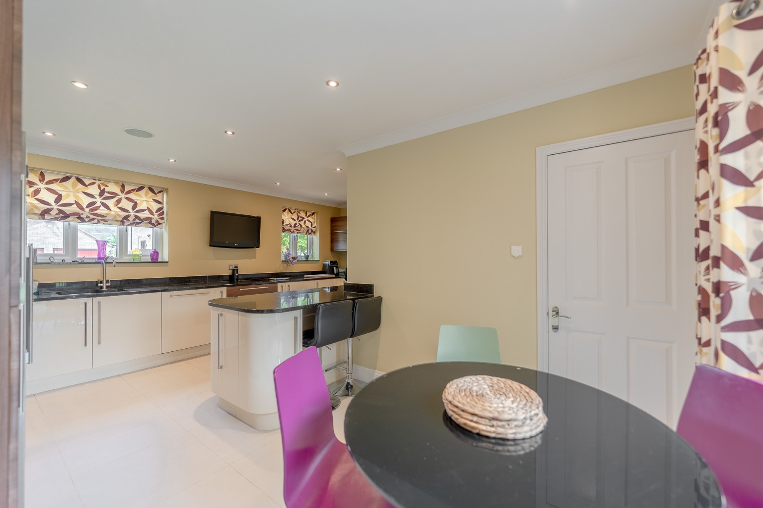 4 bed detached house for sale in South Street, Huntingdon 7