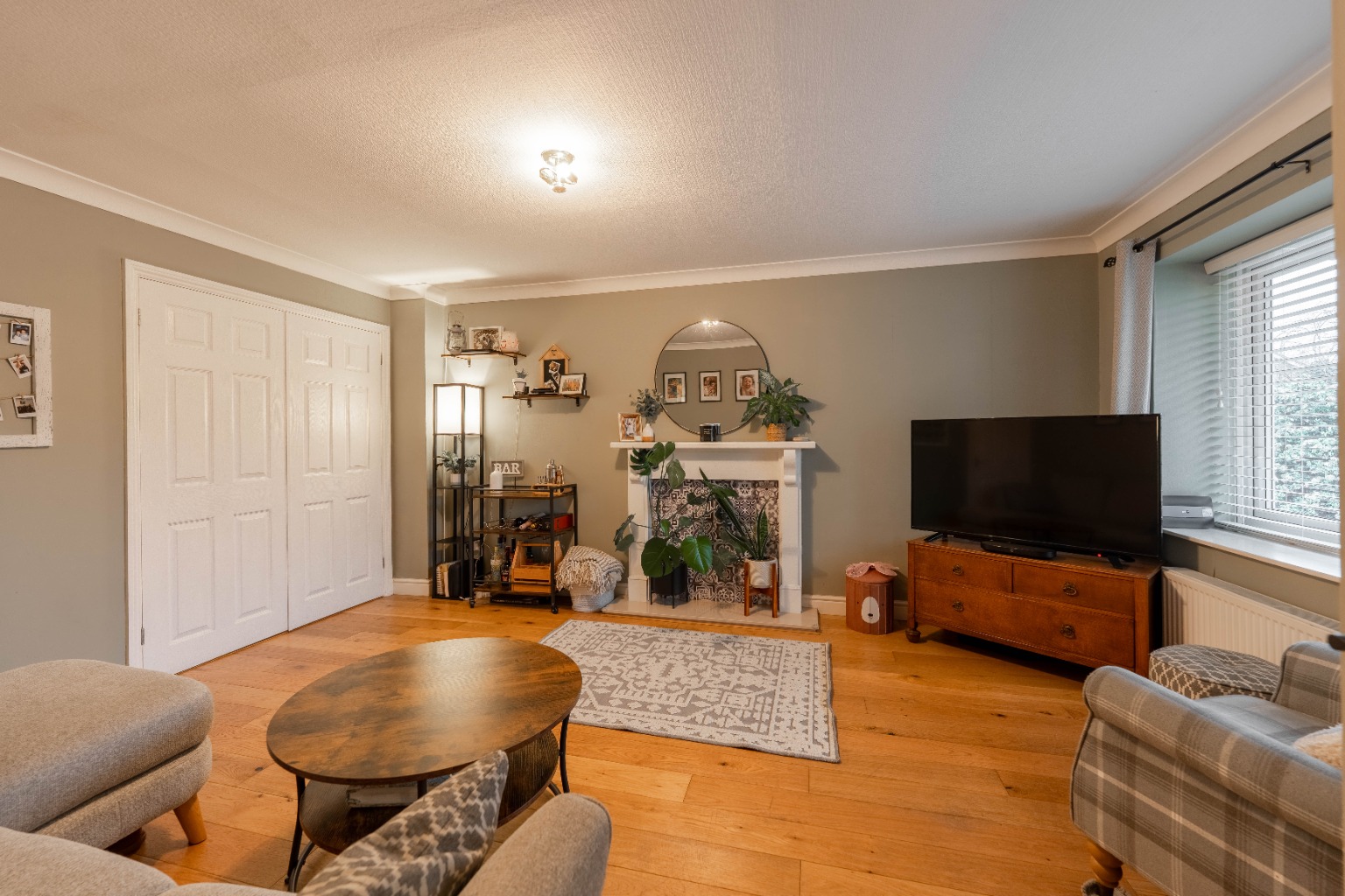 3 bed link detached house for sale in Hillfield, Huntingdon 1