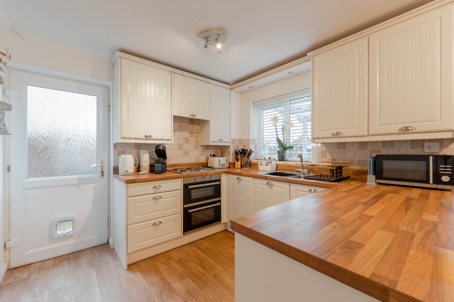 3 bed link detached house for sale in Hillfield, Huntingdon 6