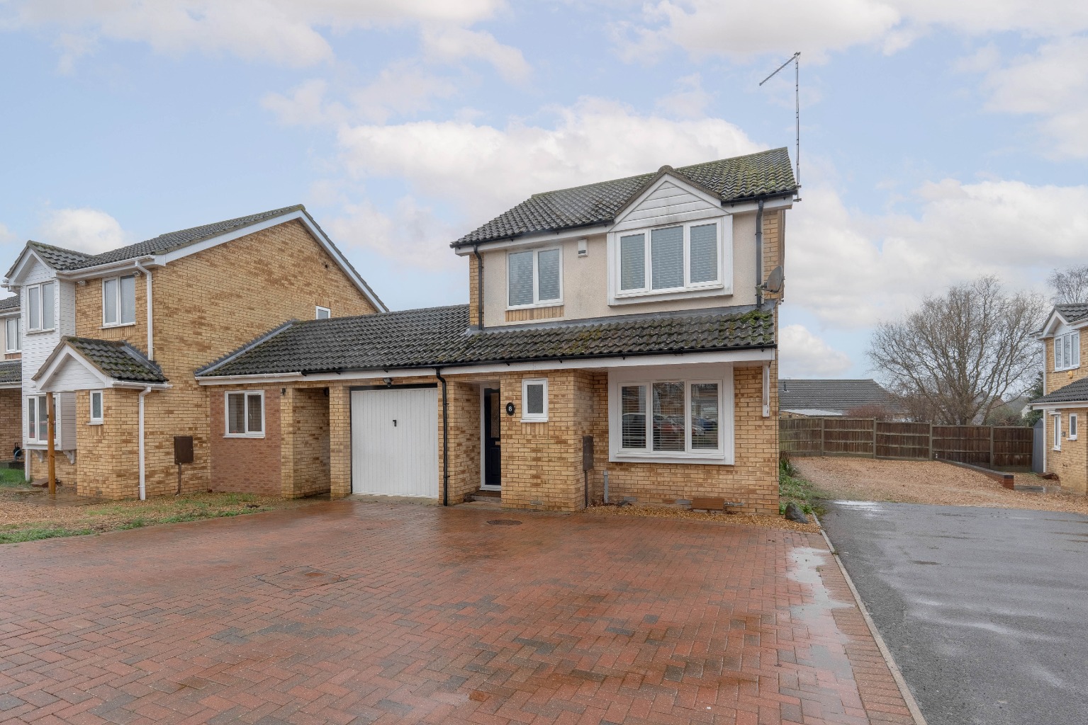 3 bed link detached house for sale in Hillfield, Huntingdon - Property Image 1