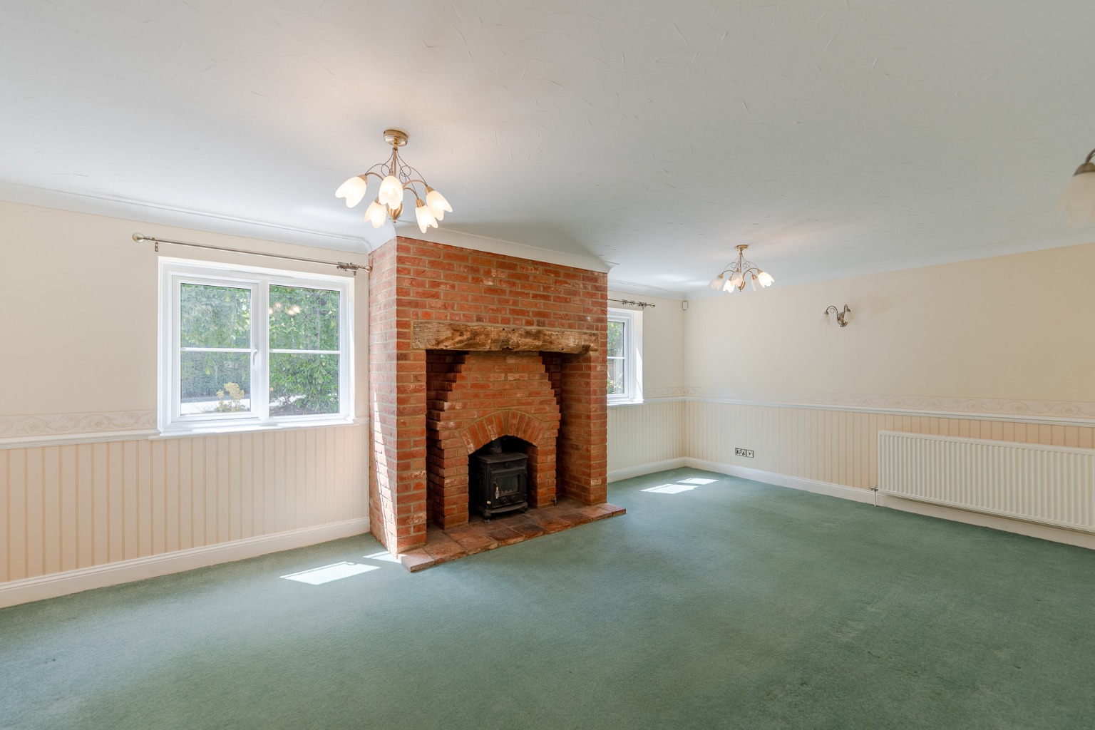 5 bed detached house for sale in Hammond Way, Huntingdon  - Property Image 3