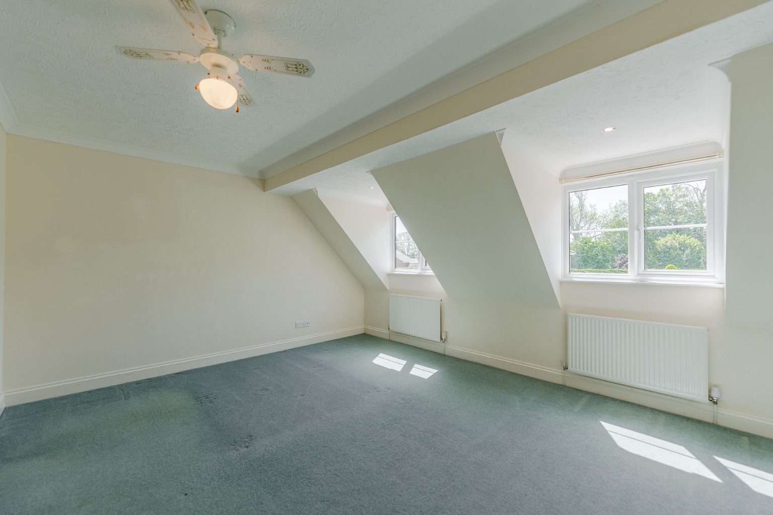 5 bed detached house for sale in Hammond Way, Huntingdon  - Property Image 13