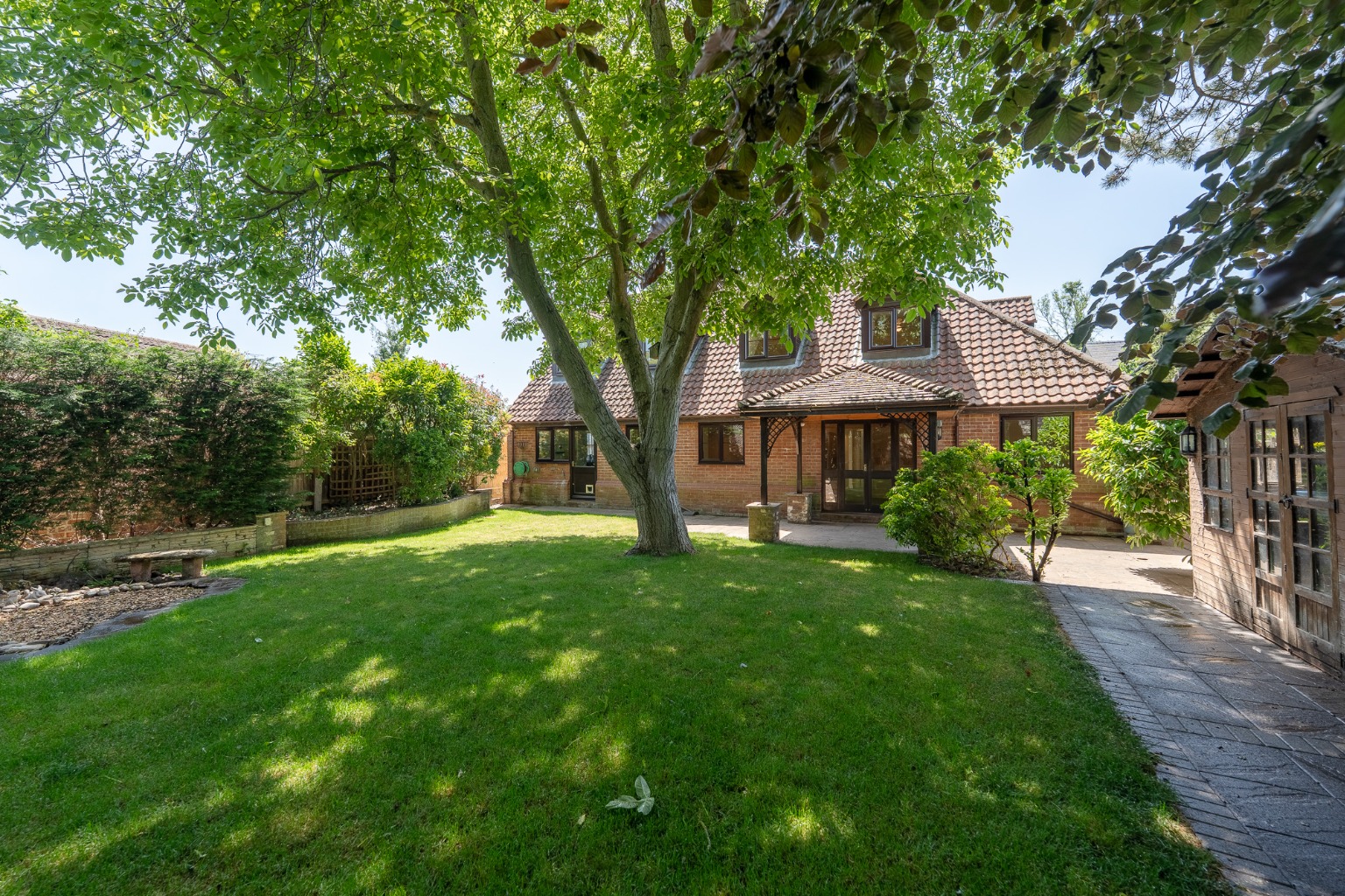 5 bed detached house for sale in Hammond Way, Huntingdon  - Property Image 4