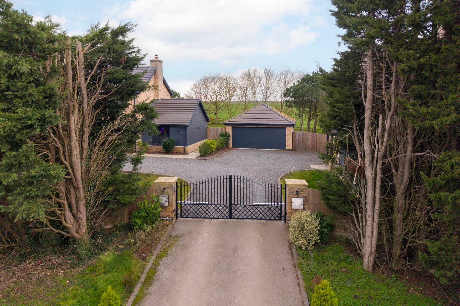 4 bed detached house for sale in Warboys Road, Huntingdon 4