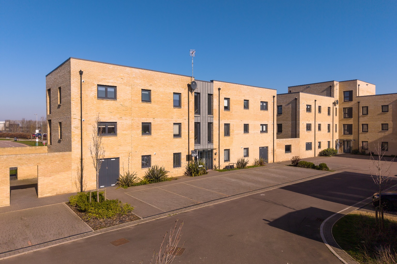 2 bed flat for sale in Cartwright Close, Cambridgeshire - Property Image 1