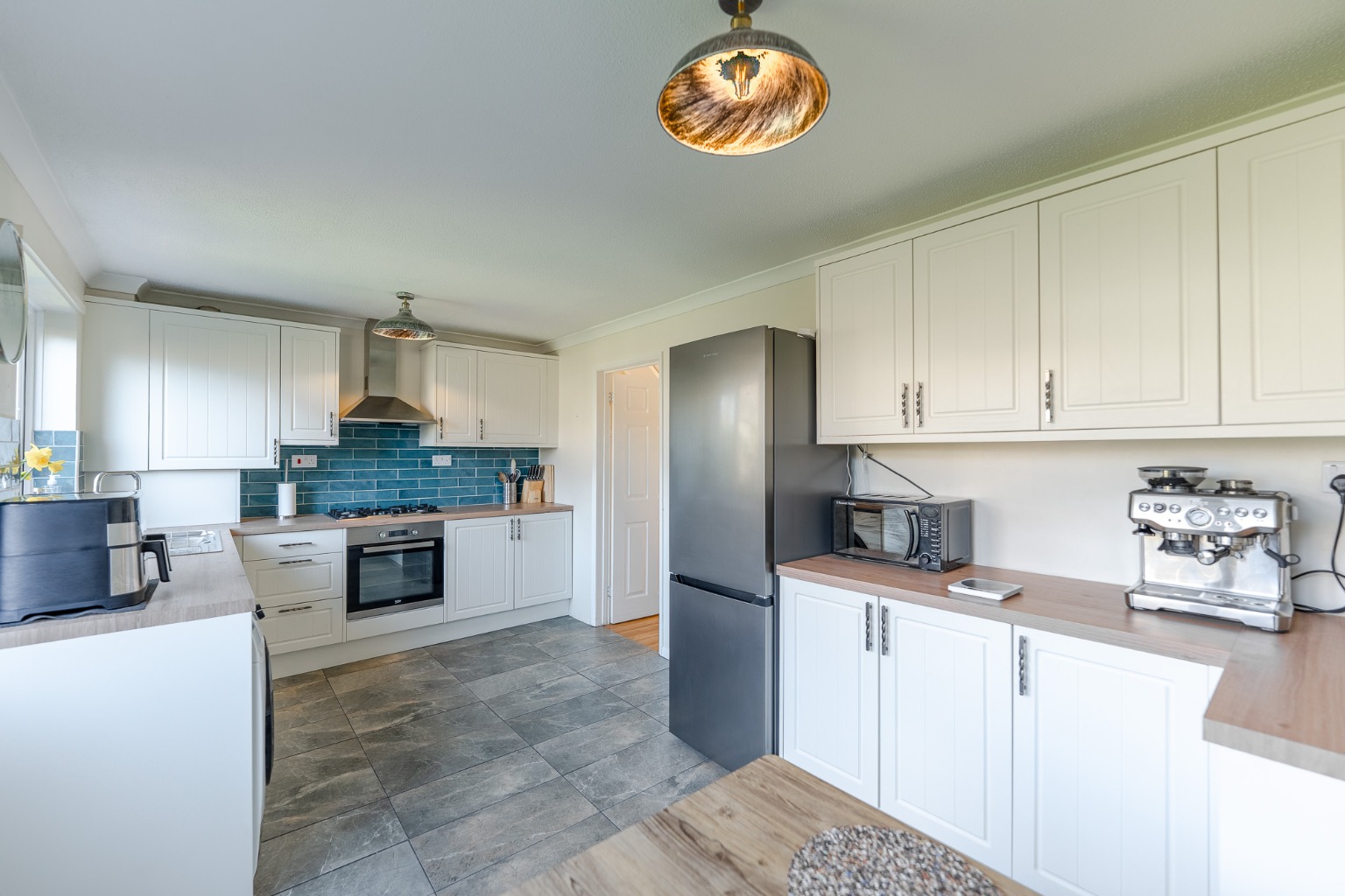 3 bed link detached house for sale in The Paddock, Huntingdon 2