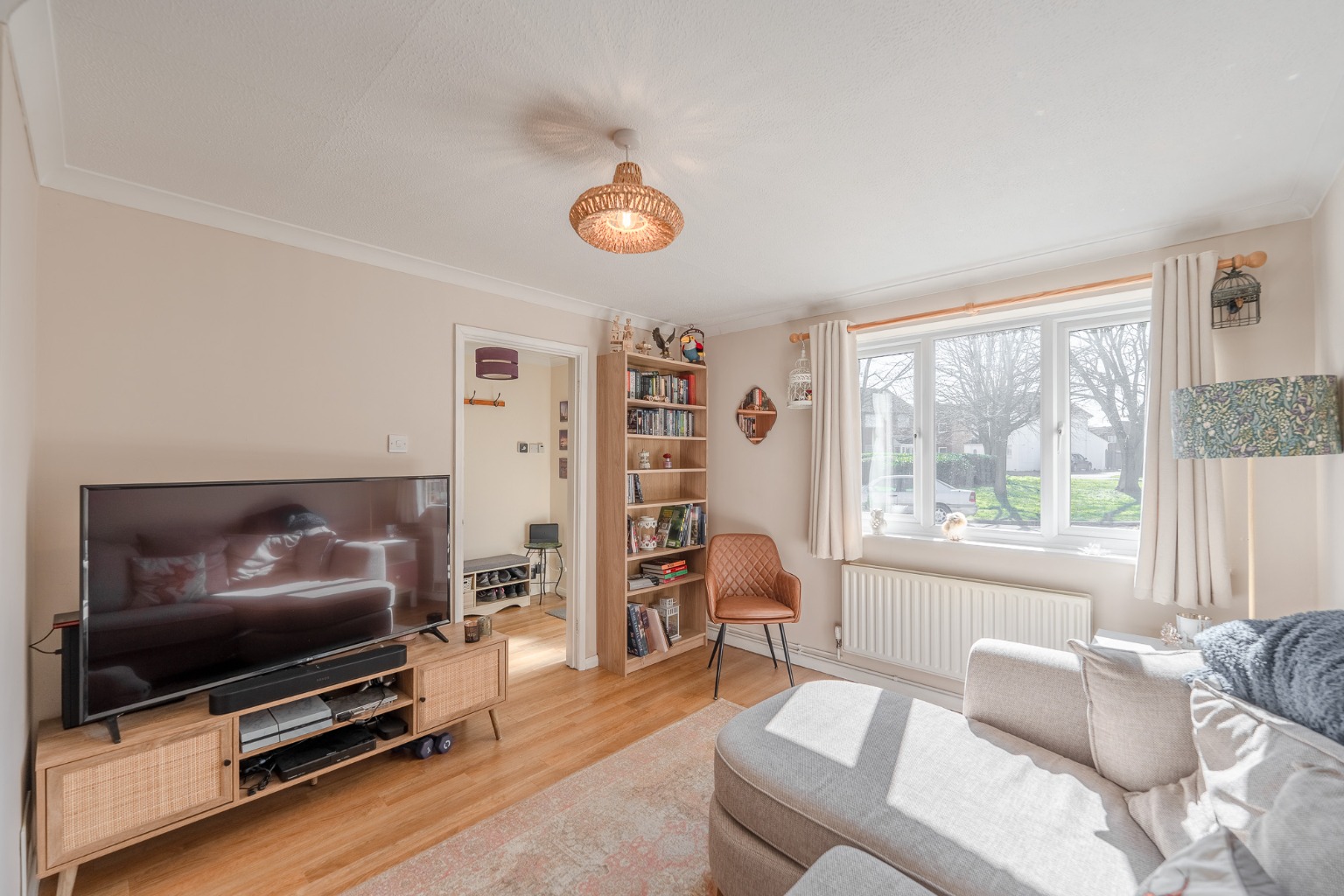 3 bed link detached house for sale in The Paddock, Huntingdon 5