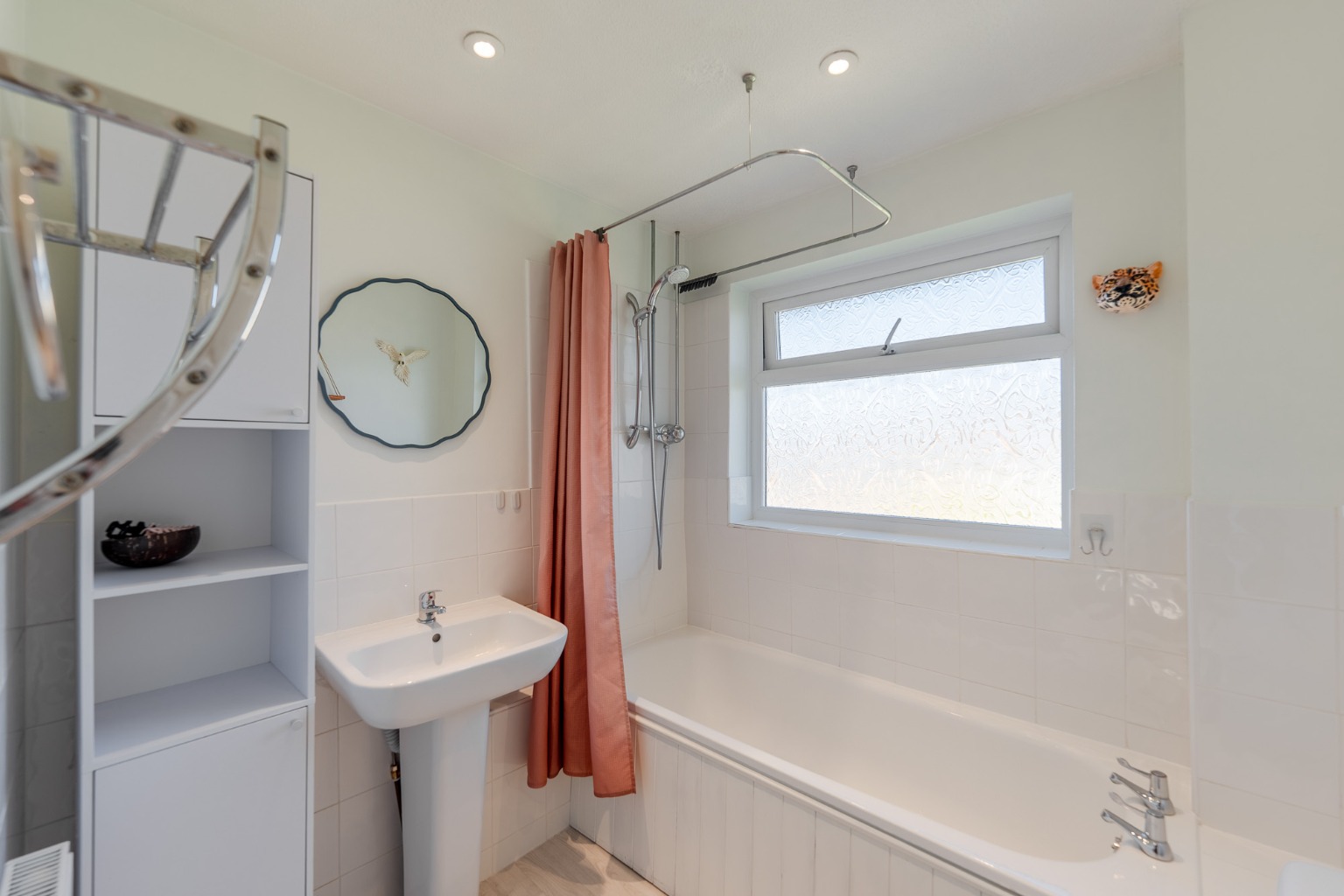 3 bed link detached house for sale in The Paddock, Huntingdon 10