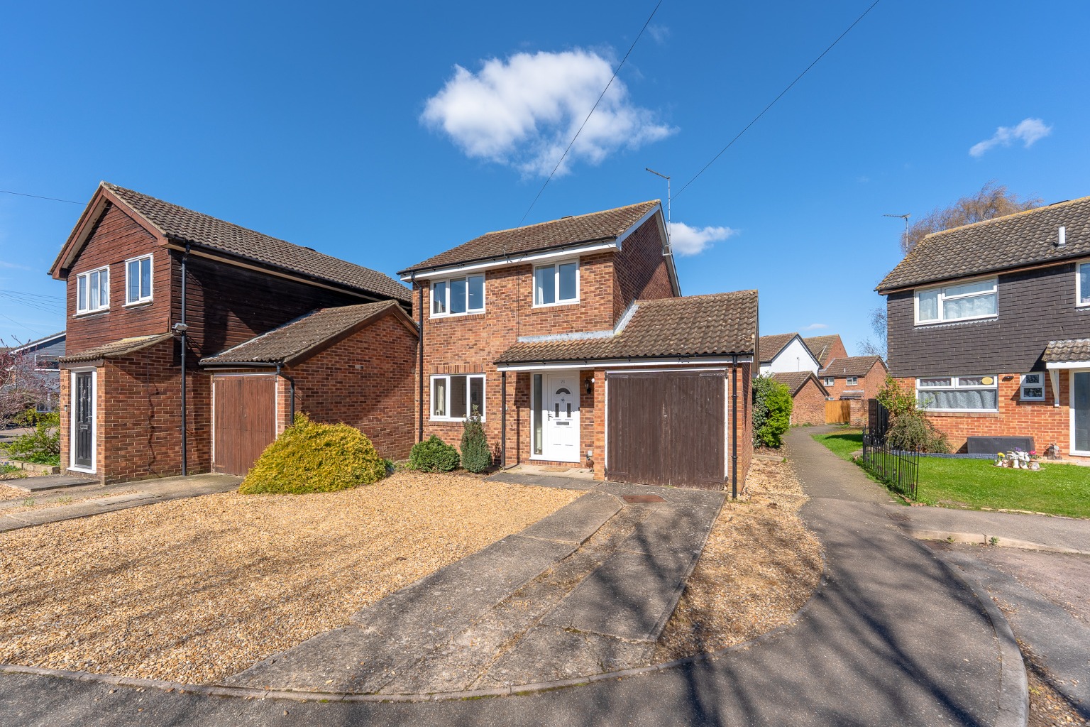 3 bed link detached house for sale in The Paddock, Huntingdon, PE28