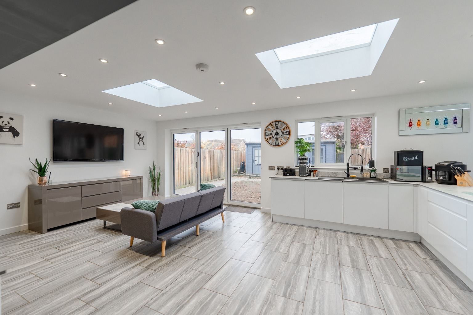 5 bed detached house for sale in Budge Close, Cambridgeshire  - Property Image 3