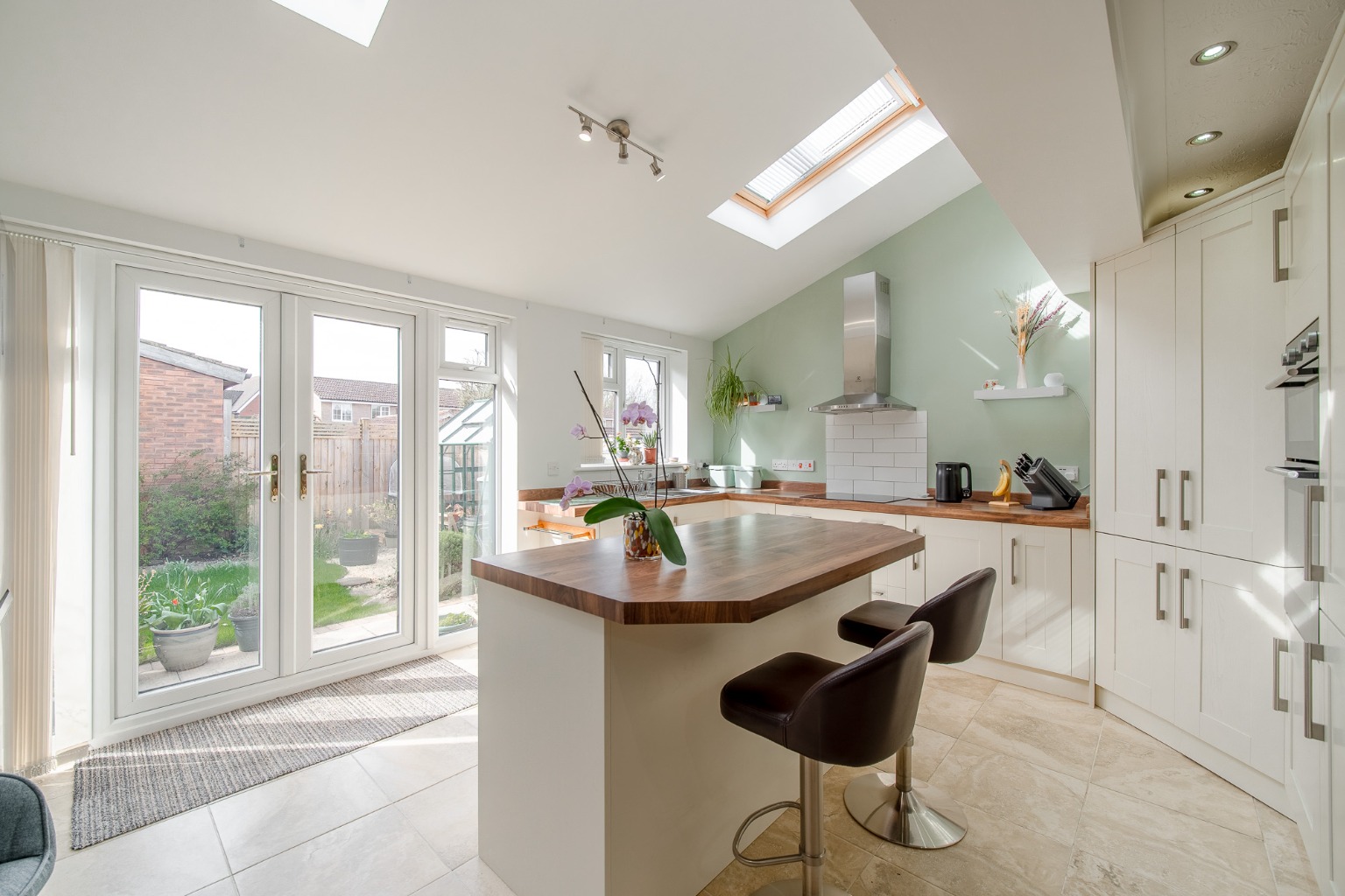 3 bed link detached house for sale in Hamden Way, Cambridgeshire  - Property Image 3