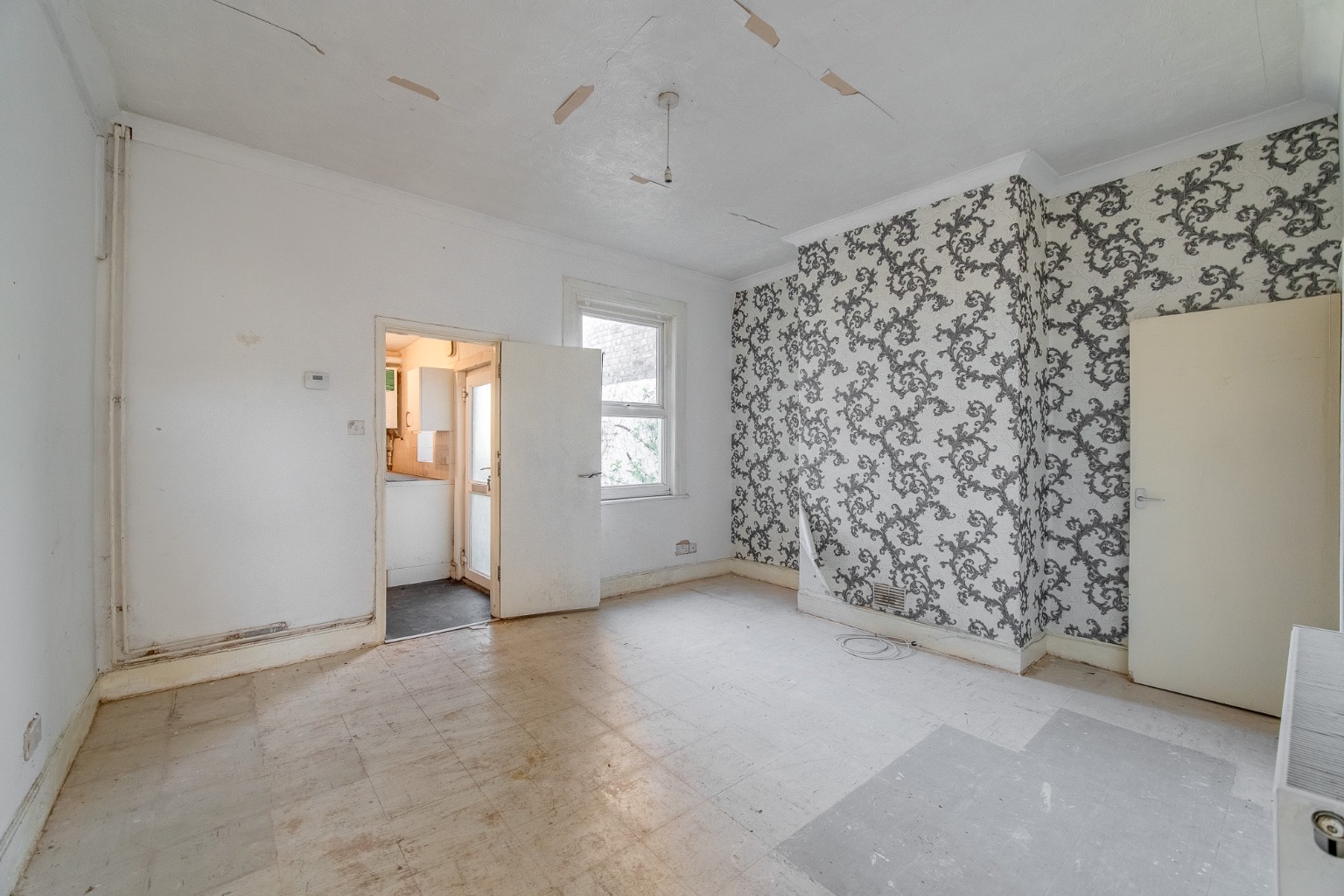 3 bed terraced house for sale in Gladstone Street, Peterborough 4