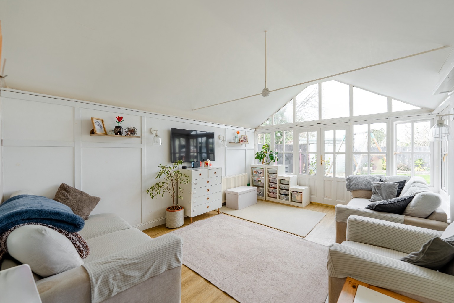 3 bed detached house for sale in Bridge End, Cambridgeshire  - Property Image 3