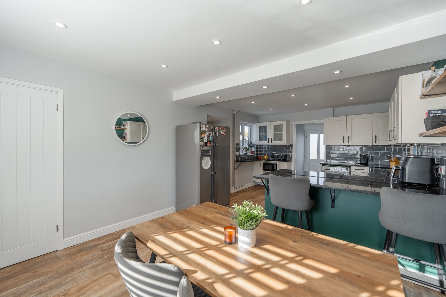 3 bed semi-detached house for sale in Manor Close, Huntingdon 5