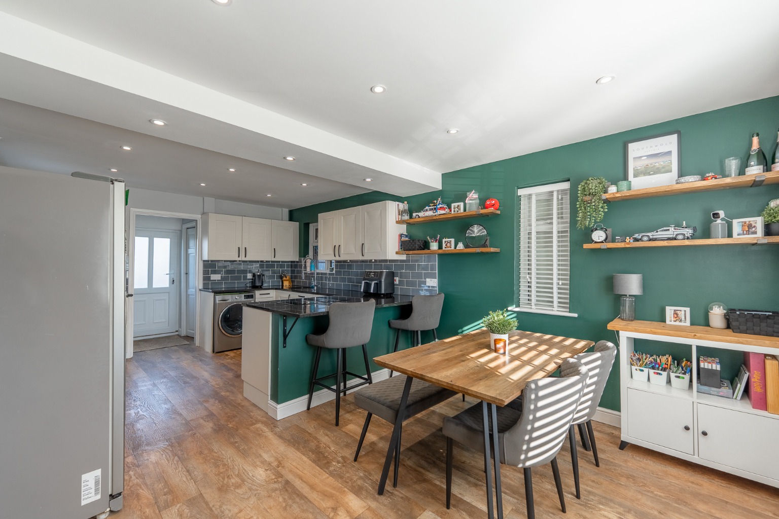 3 bed semi-detached house for sale in Manor Close, Huntingdon 2