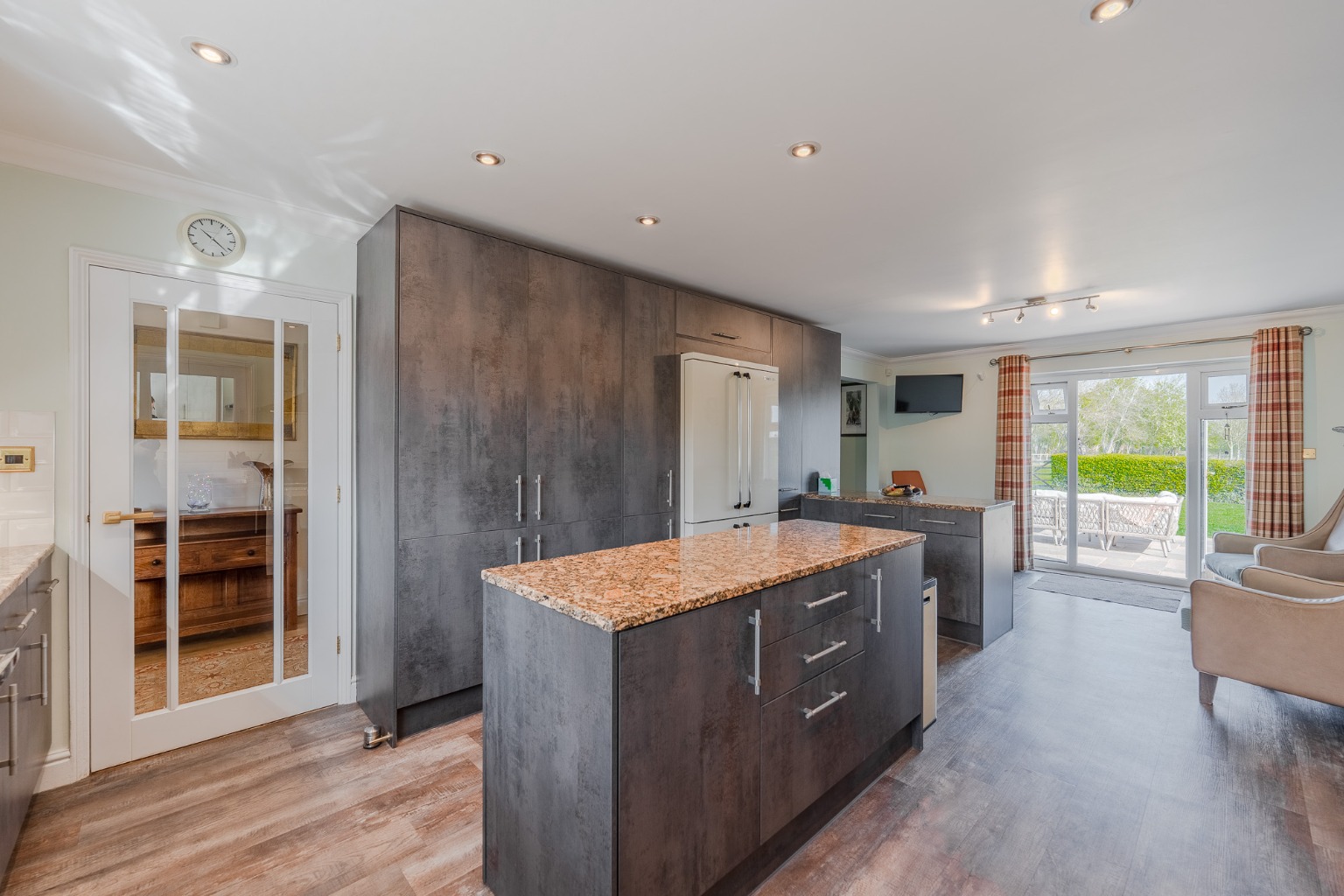 4 bed detached house for sale in Blacksmiths End, Cambridgeshire  - Property Image 8