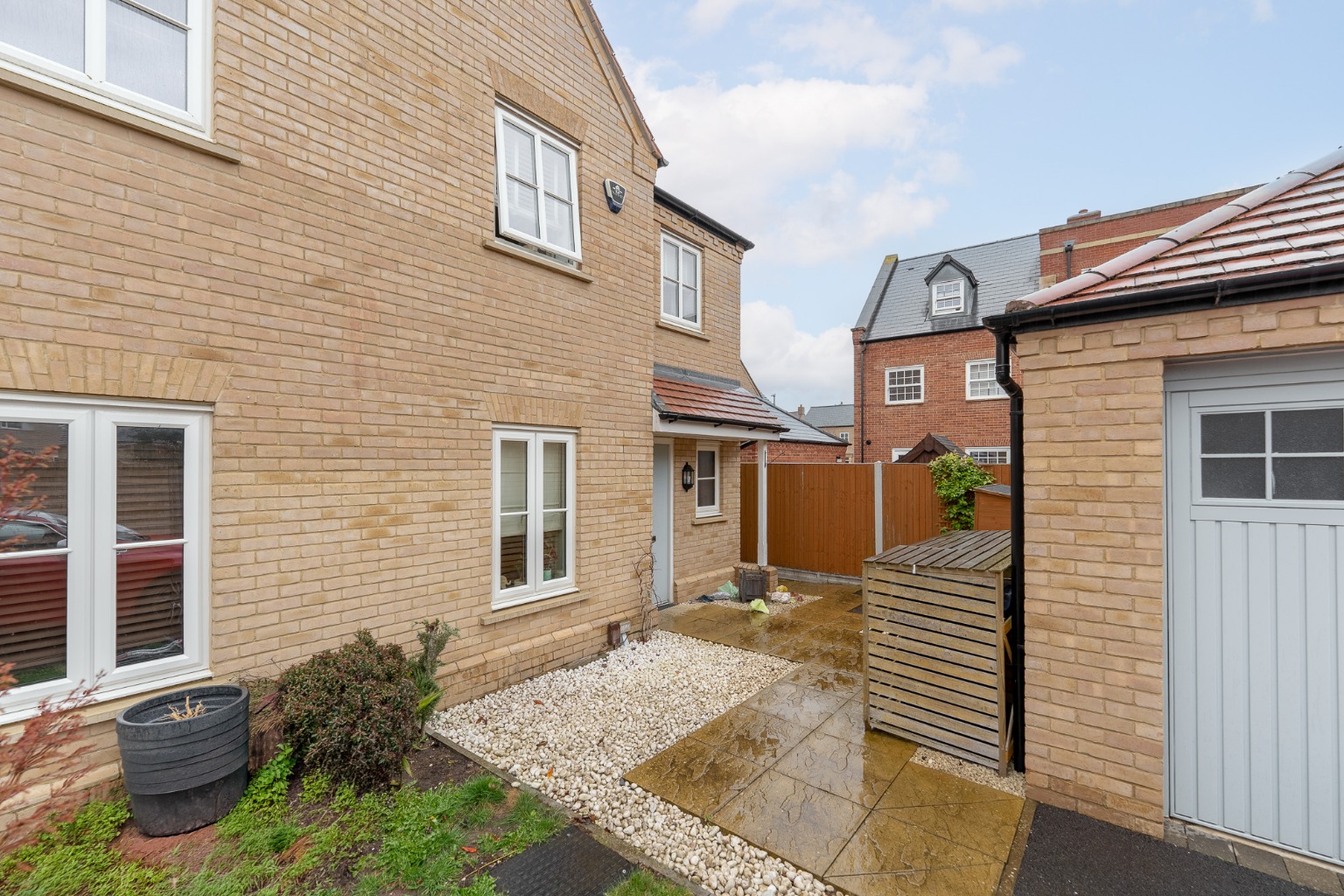 3 bed semi-detached house for sale in Somning Close, Cambridgeshire  - Property Image 16