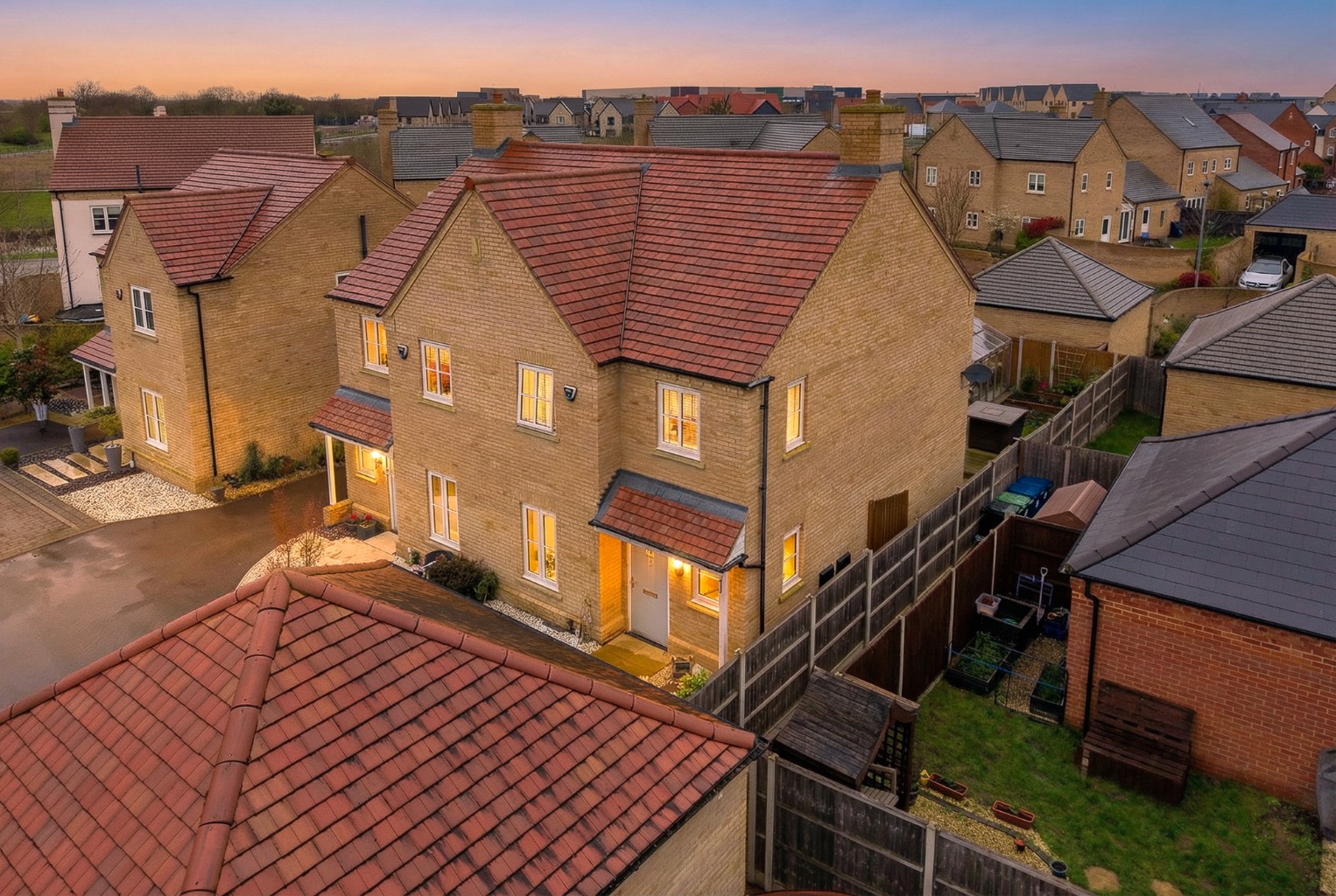 3 bed semi-detached house for sale in Somning Close, Cambridgeshire  - Property Image 17