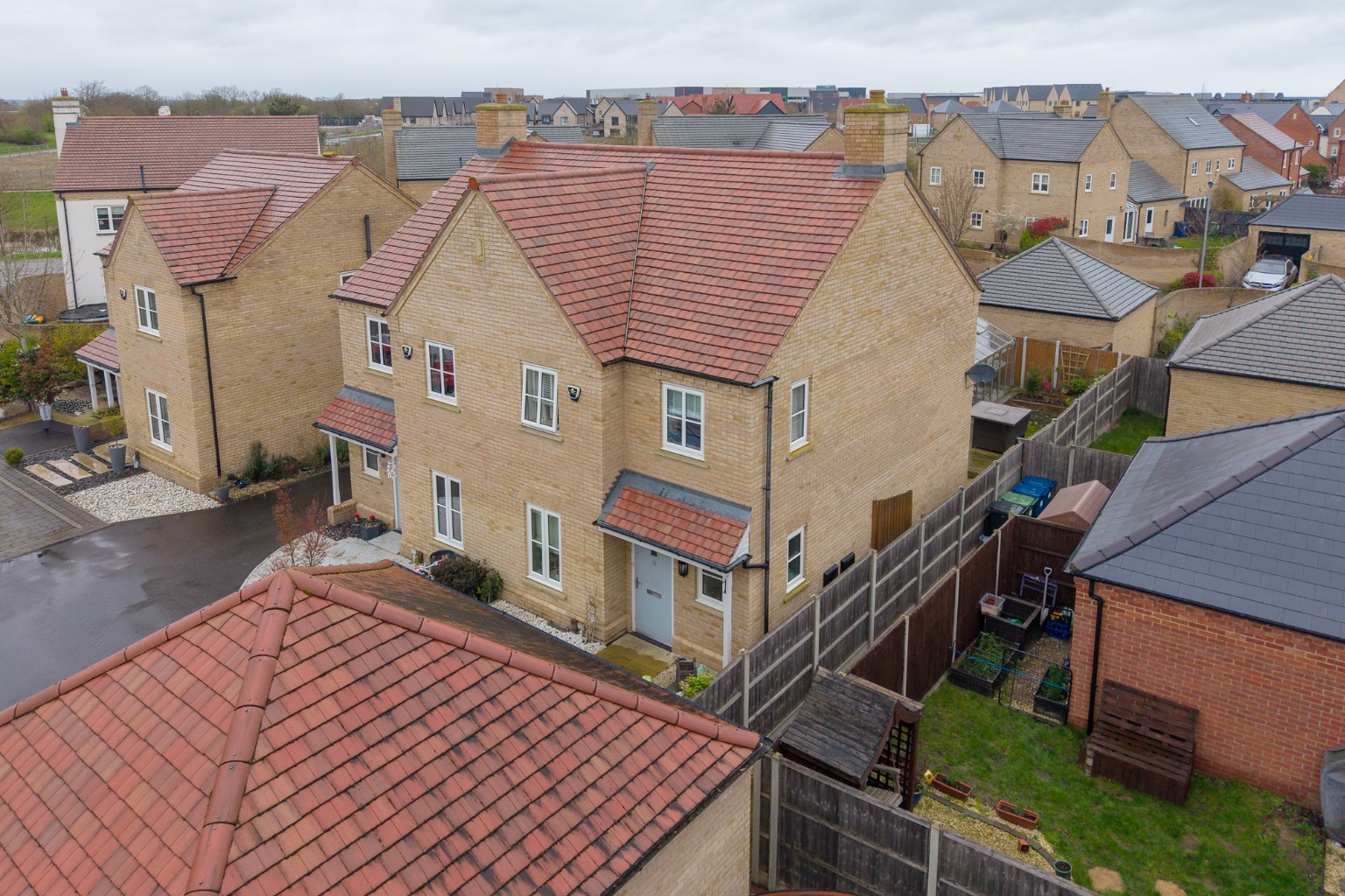 3 bed semi-detached house for sale in Somning Close, Cambridgeshire - Property Image 1