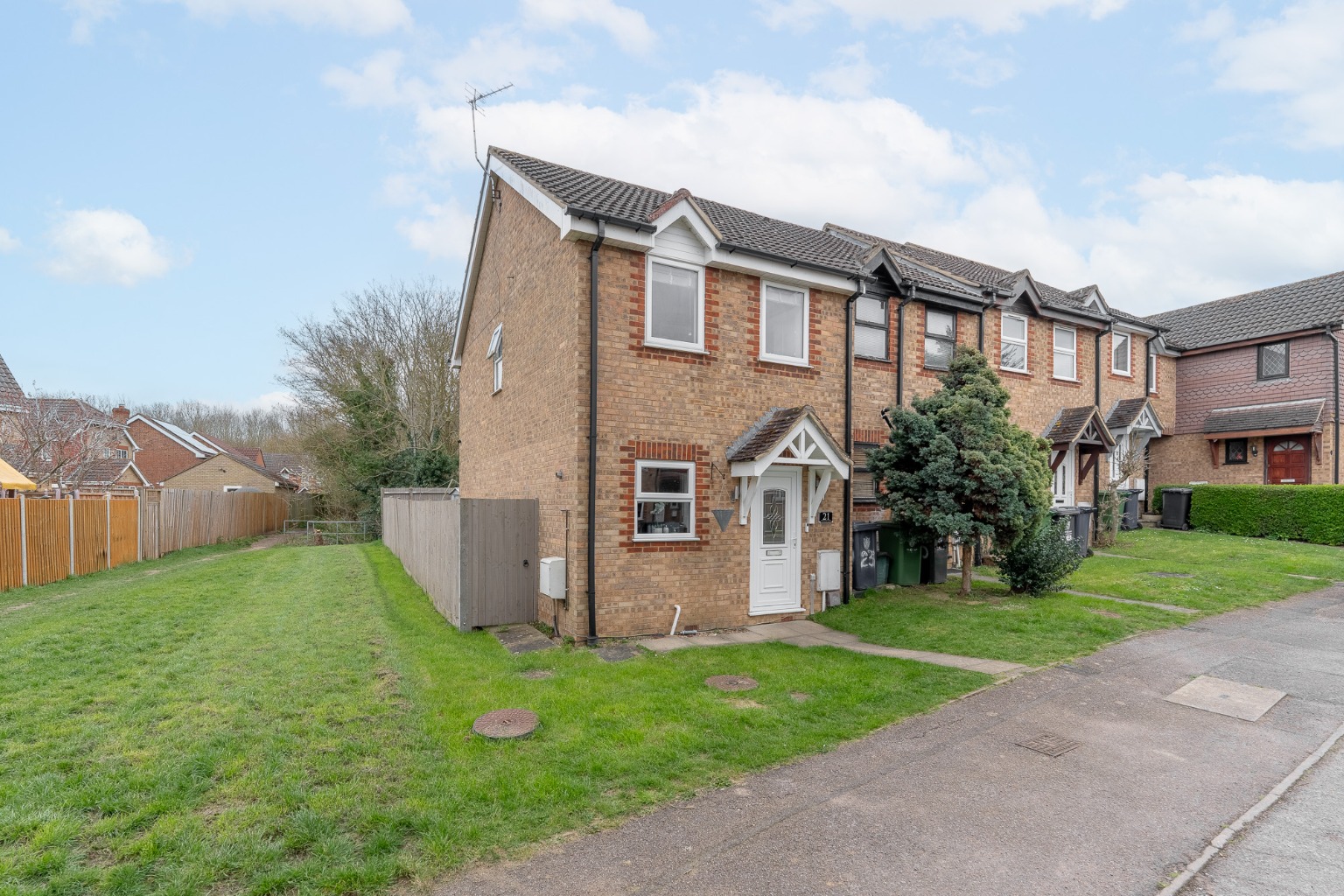 2 bed end of terrace house for sale in Dengaine Close, Cambridgeshire, CB23