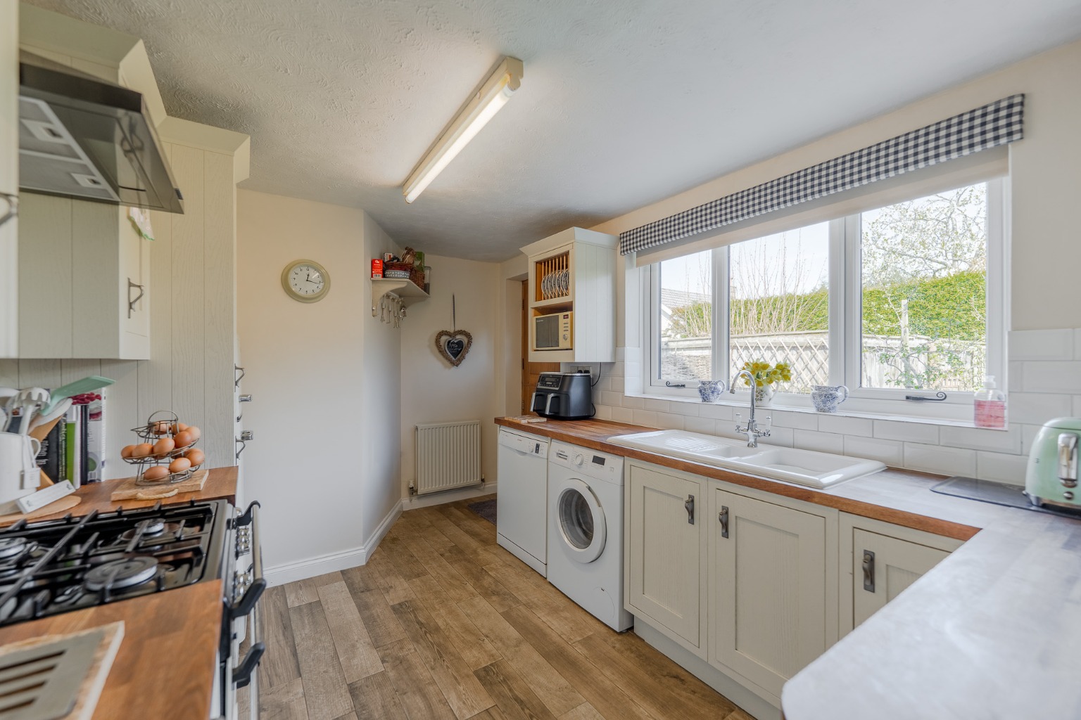 4 bed detached house for sale in West End, Cambridgeshire  - Property Image 10