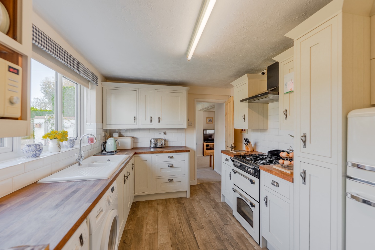 4 bed detached house for sale in West End, Cambridgeshire 2