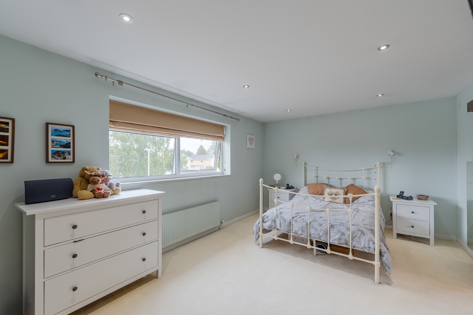 5 bed detached house for sale in Willow Close, Huntingdon 12