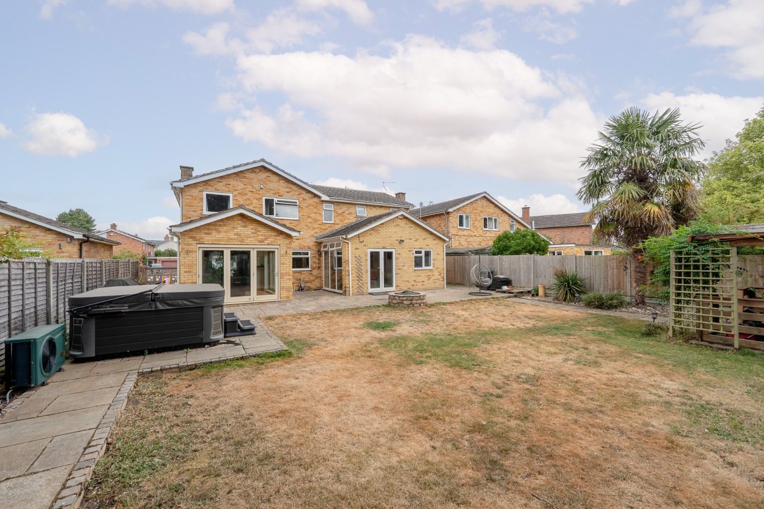 5 bed detached house for sale in Willow Close, Huntingdon 18