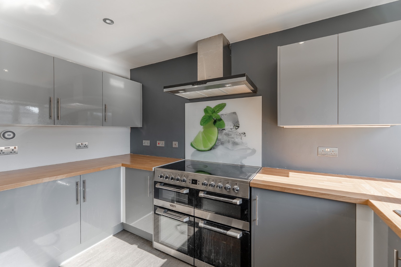 2 bed detached bungalow for sale in Bell Lane, Huntingdon 4