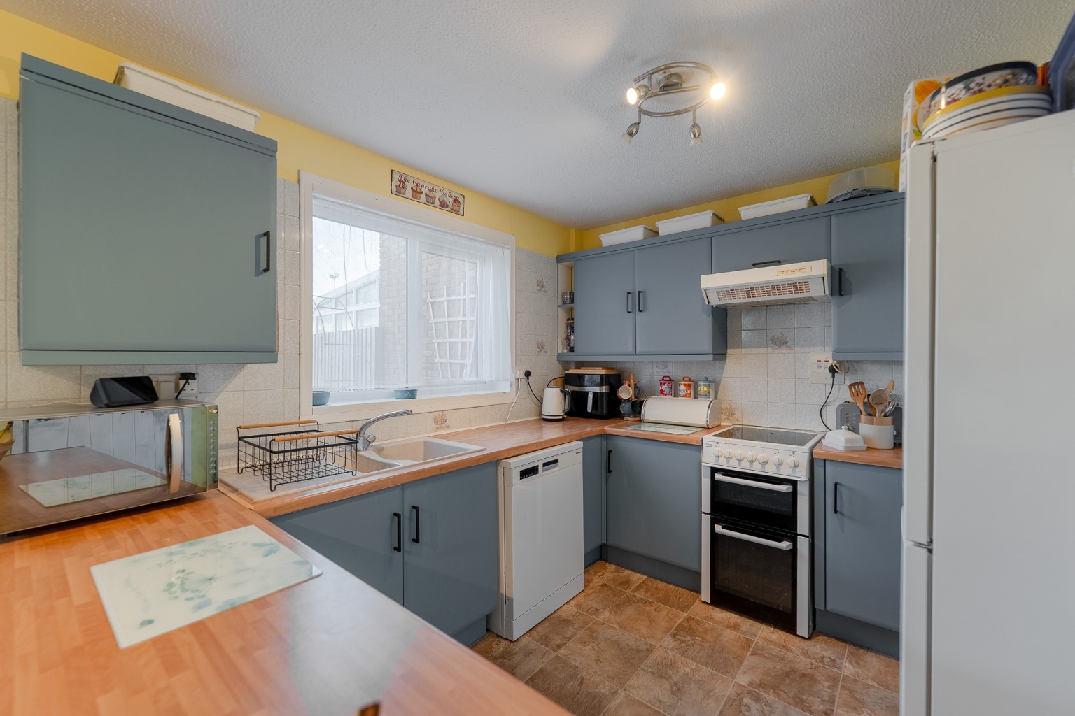 3 bed terraced house for sale in Humberdale Way, Cambridgeshire 2