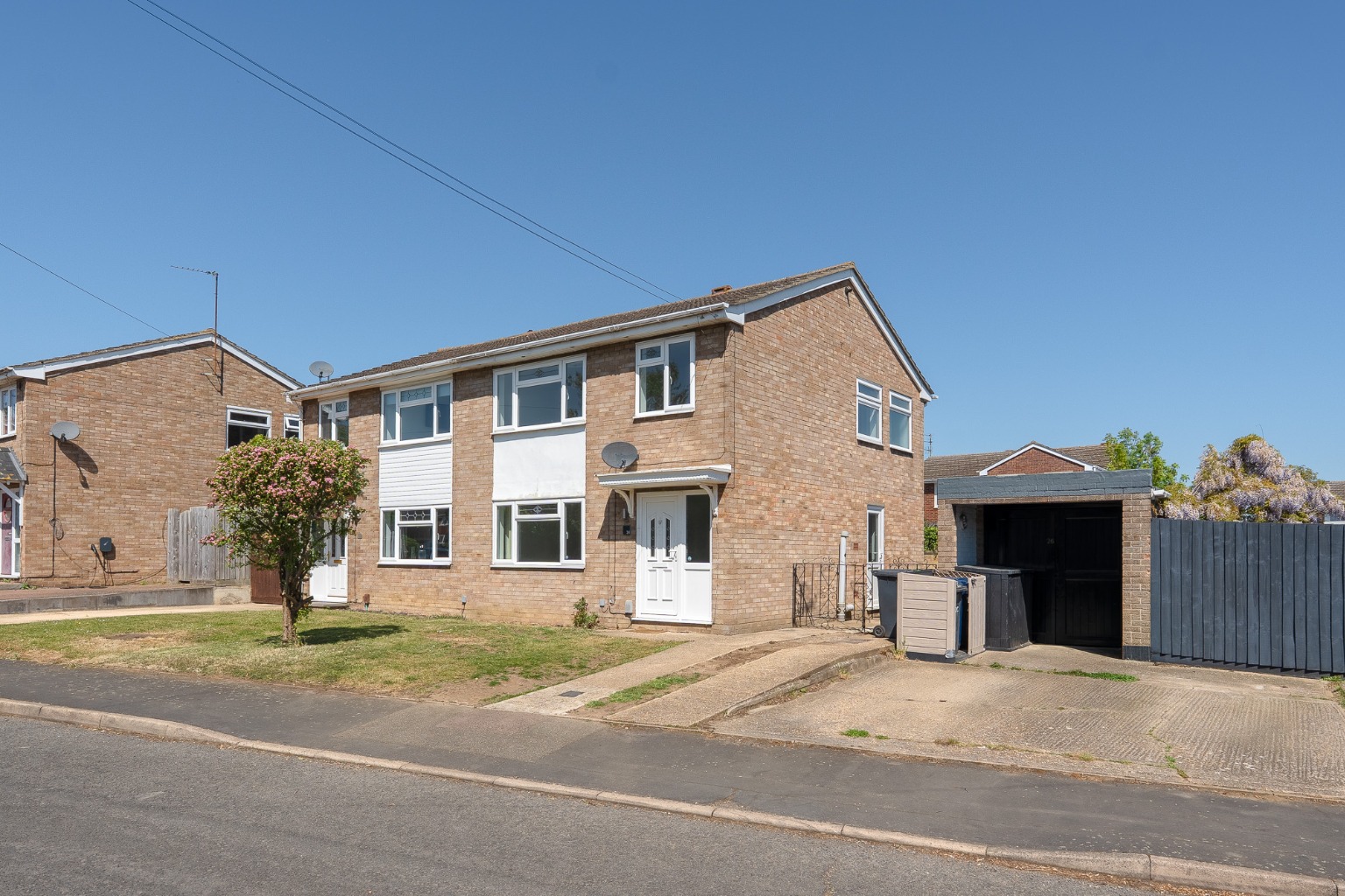 3 bed semi-detached house for sale in Headlands, Cambridgeshire - Property Image 1