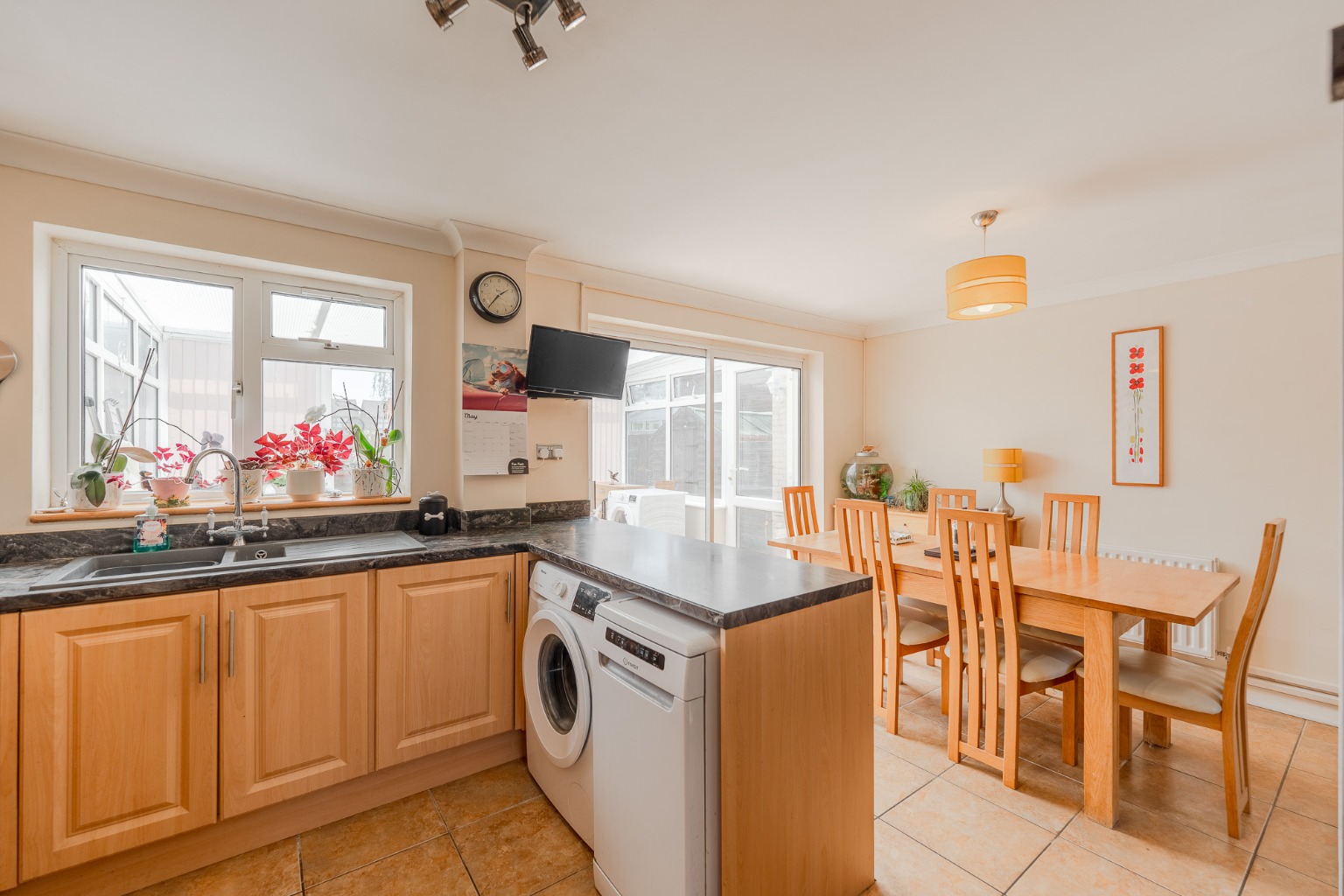 3 bed semi-detached house for sale in Greenfields, Cambridgeshire 3