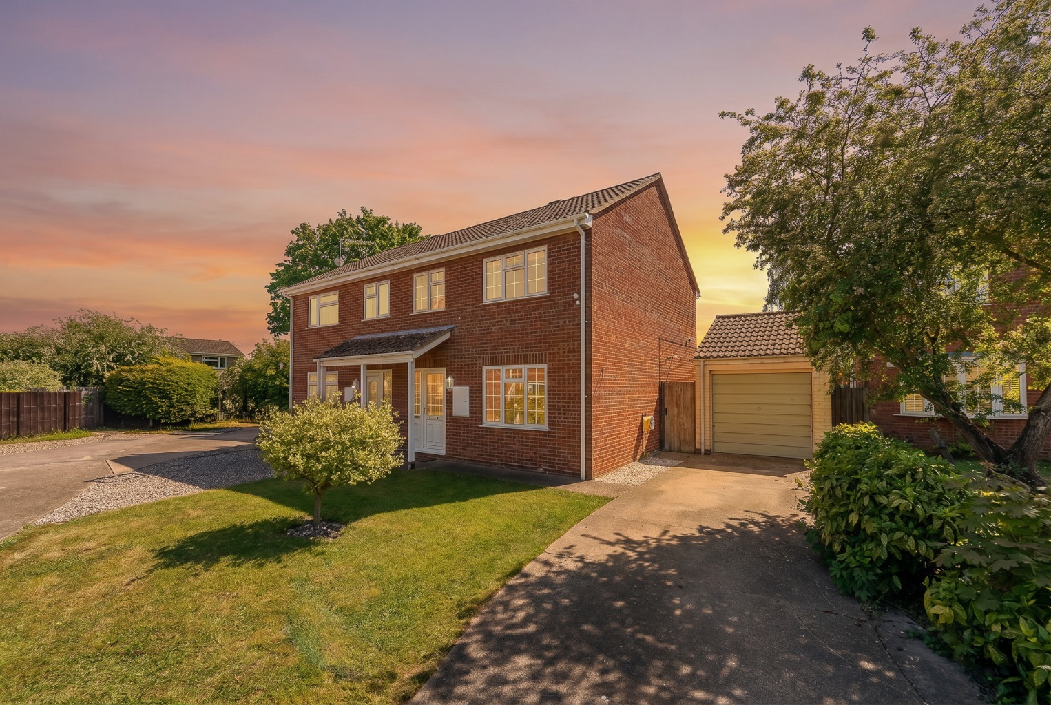 3 bed semi-detached house for sale in Greenfields, Cambridgeshire - Property Image 1