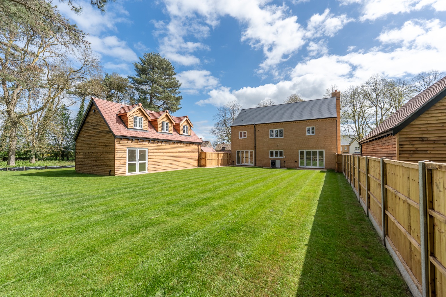 4 bed detached house for sale in Huntingdon Road, Huntingdon 2