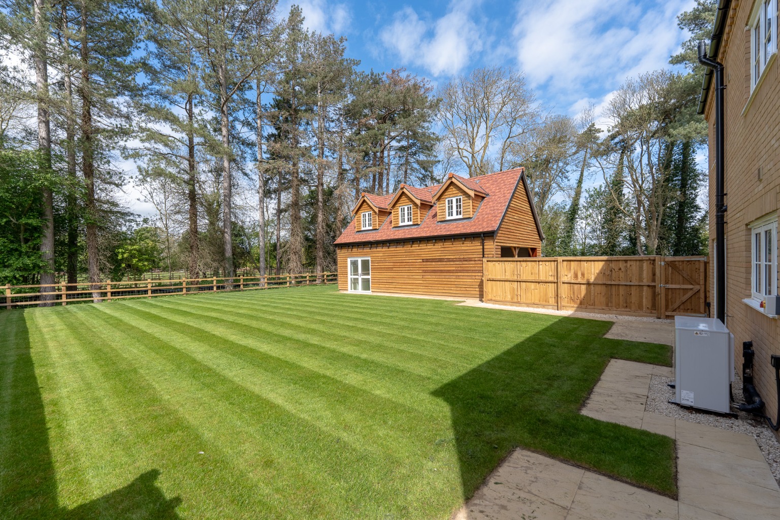 4 bed detached house for sale in Huntingdon Road, Huntingdon  - Property Image 2