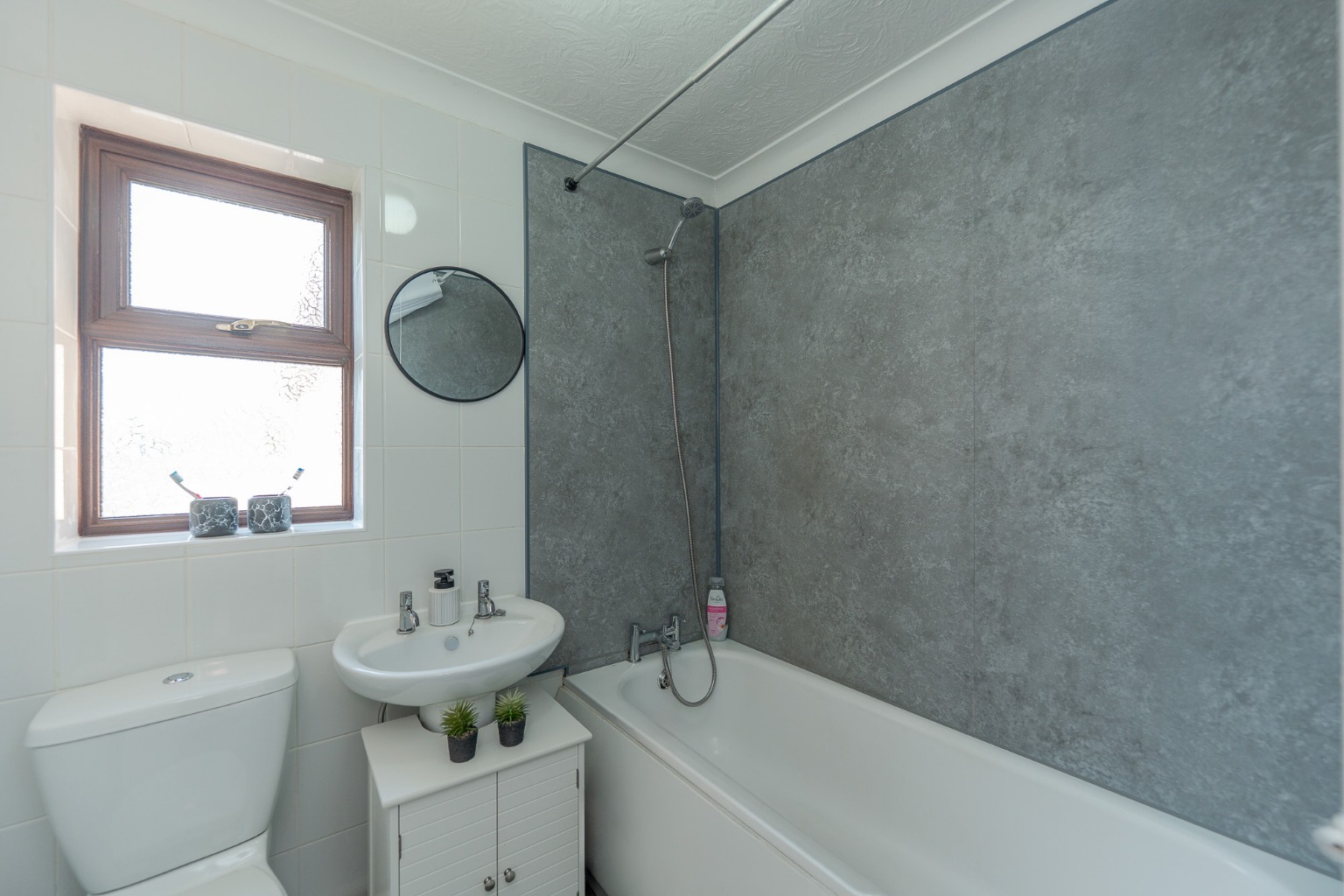 3 bed terraced house for sale in Field Close, Cambridgeshire  - Property Image 12